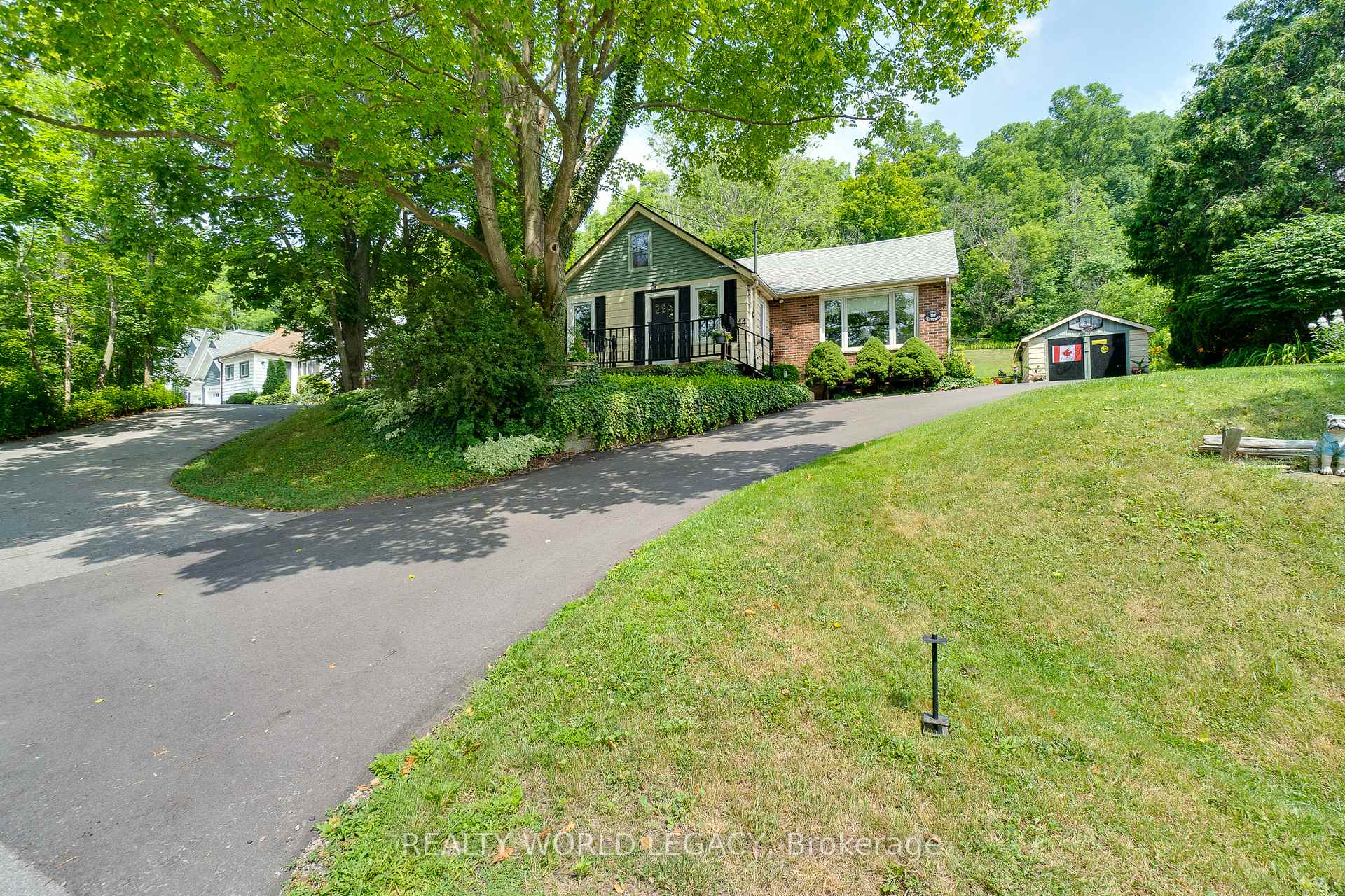 Photo 2 of 44 Parkside Avenue, Hamilton, Dundas — HOMEH