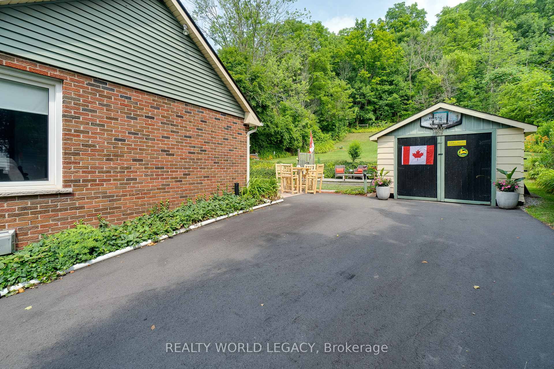 Photo 4 of 44 Parkside Avenue, Hamilton, Dundas — HOMEH