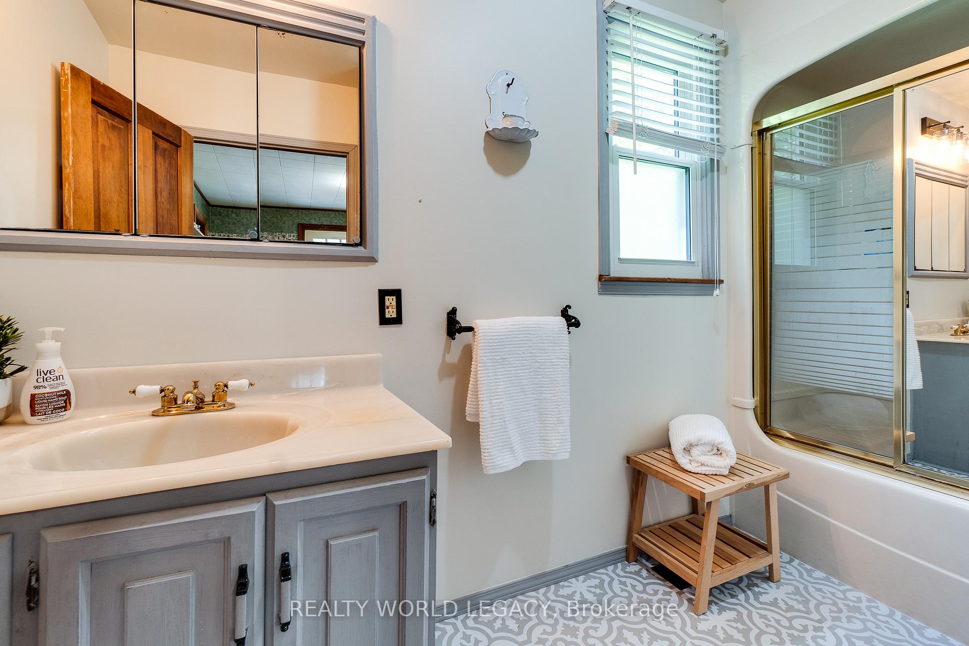 Photo 25 of 44 Parkside Avenue, Hamilton, Dundas — HOMEH