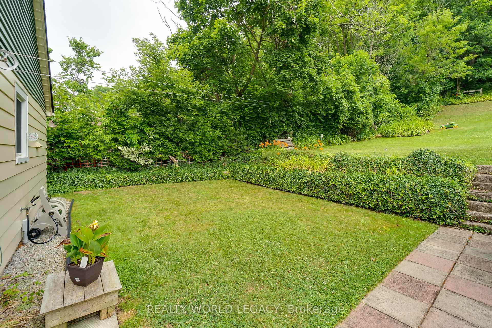 Photo 37 of 44 Parkside Avenue, Hamilton, Dundas — HOMEH