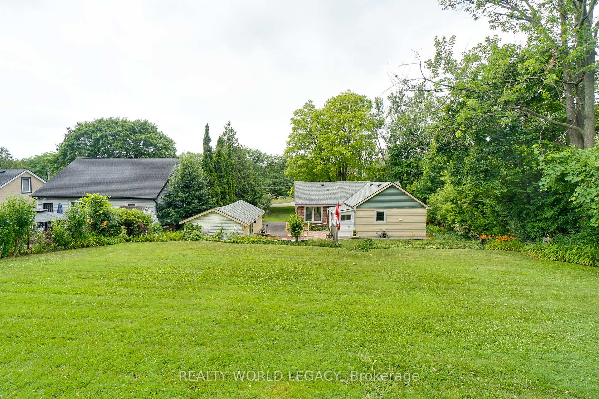 Photo 40 of 44 Parkside Avenue, Hamilton, Dundas — HOMEH