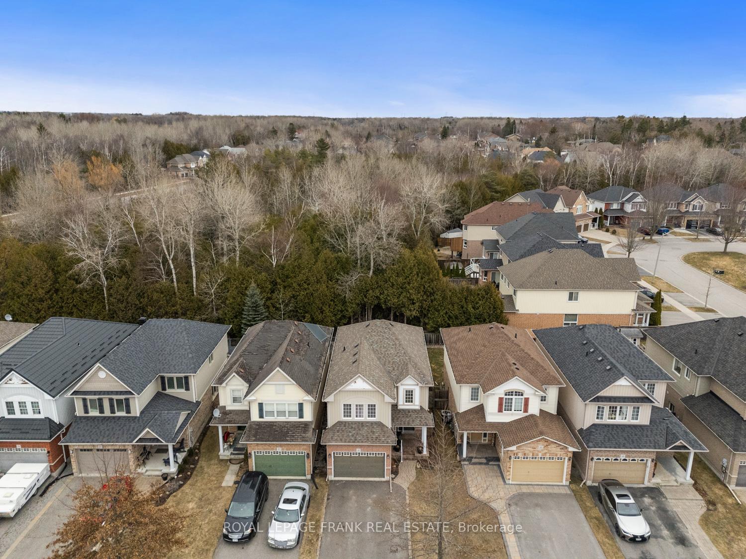 Photo 3 of 41 Sleeman Square, Clarington, Courtice — HOMEH
