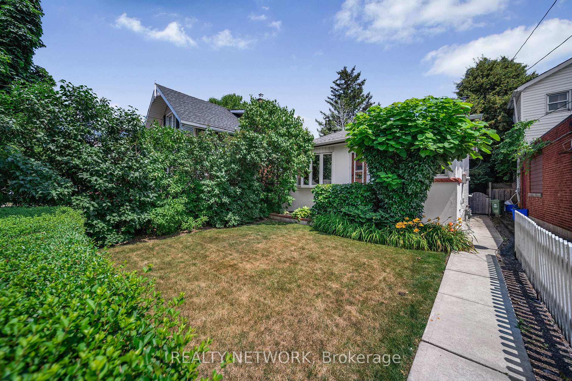 Photo 2 of 549 Upper Wentworth Street, Hamilton, Eastmount — HOMEH