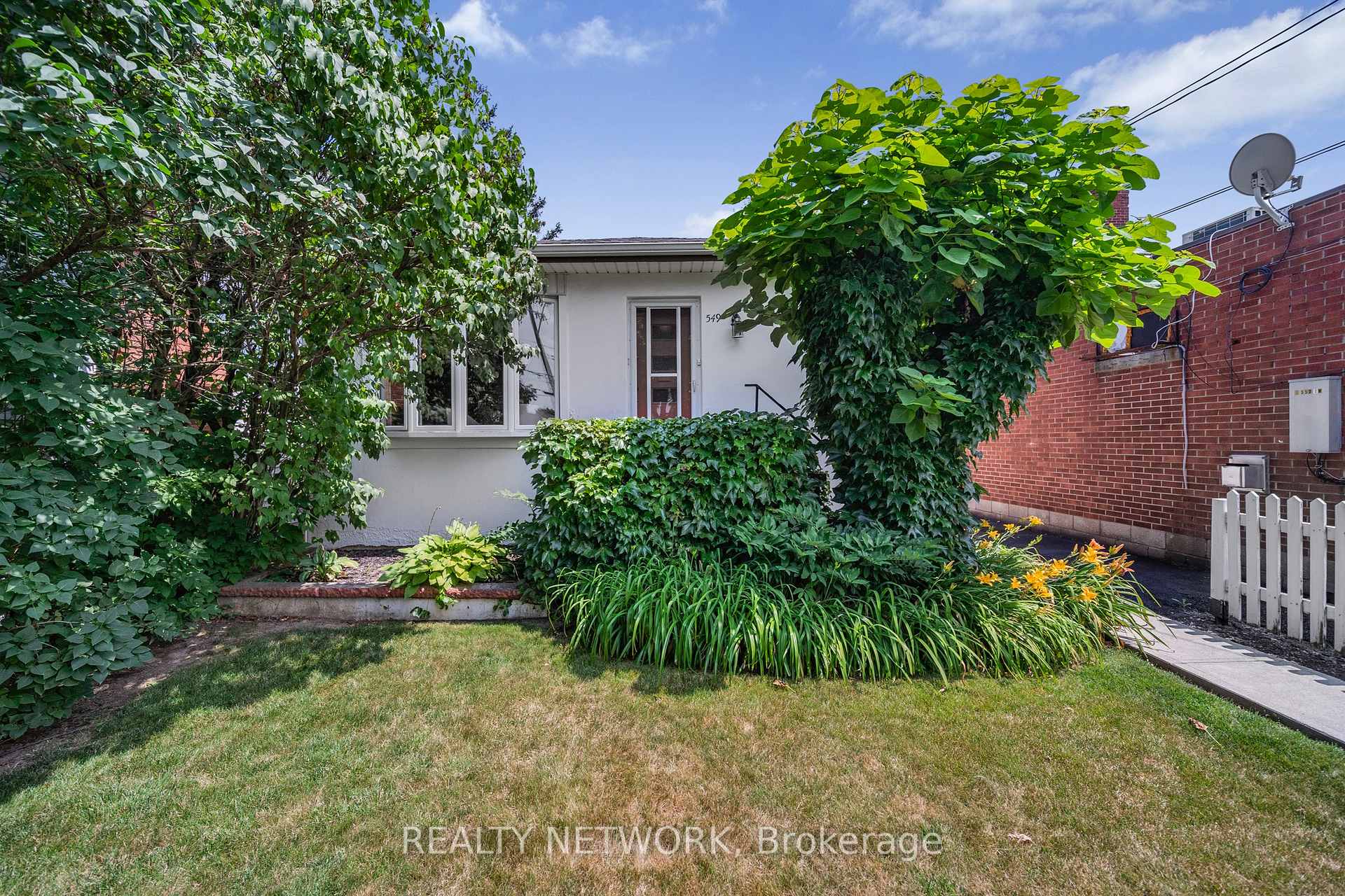 Photo 3 of 549 Upper Wentworth Street, Hamilton, Eastmount — HOMEH