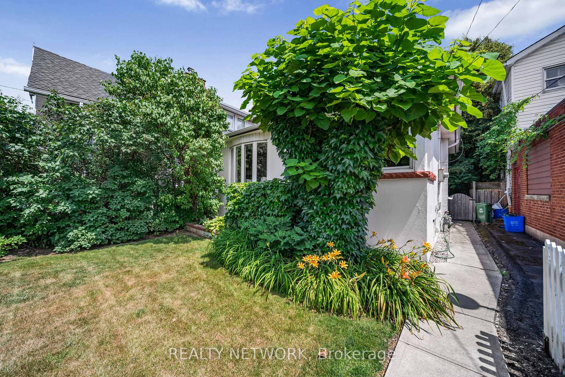 Photo 4 of 549 Upper Wentworth Street, Hamilton, Eastmount — HOMEH