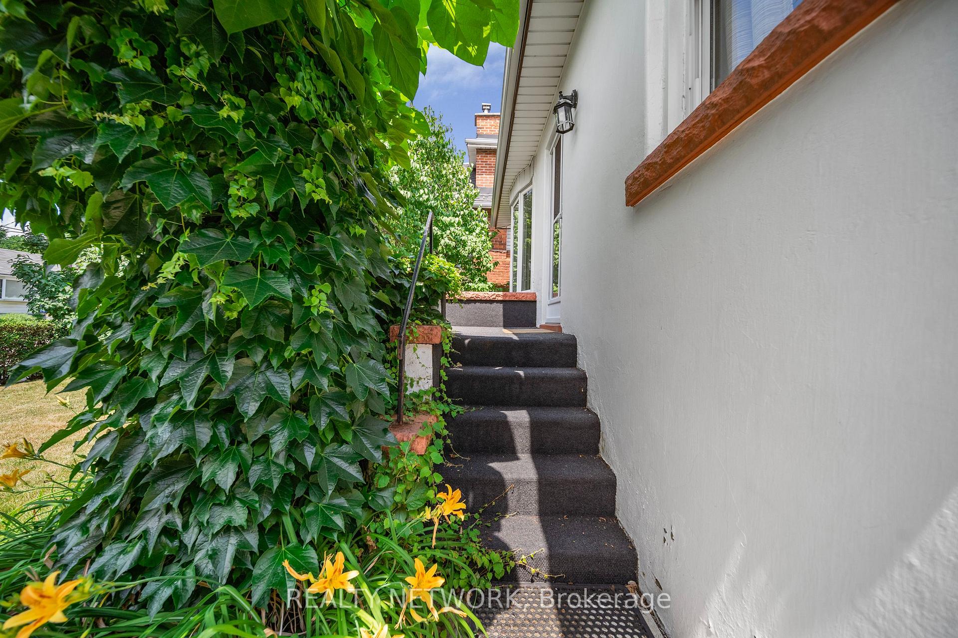 Photo 5 of 549 Upper Wentworth Street, Hamilton, Eastmount — HOMEH