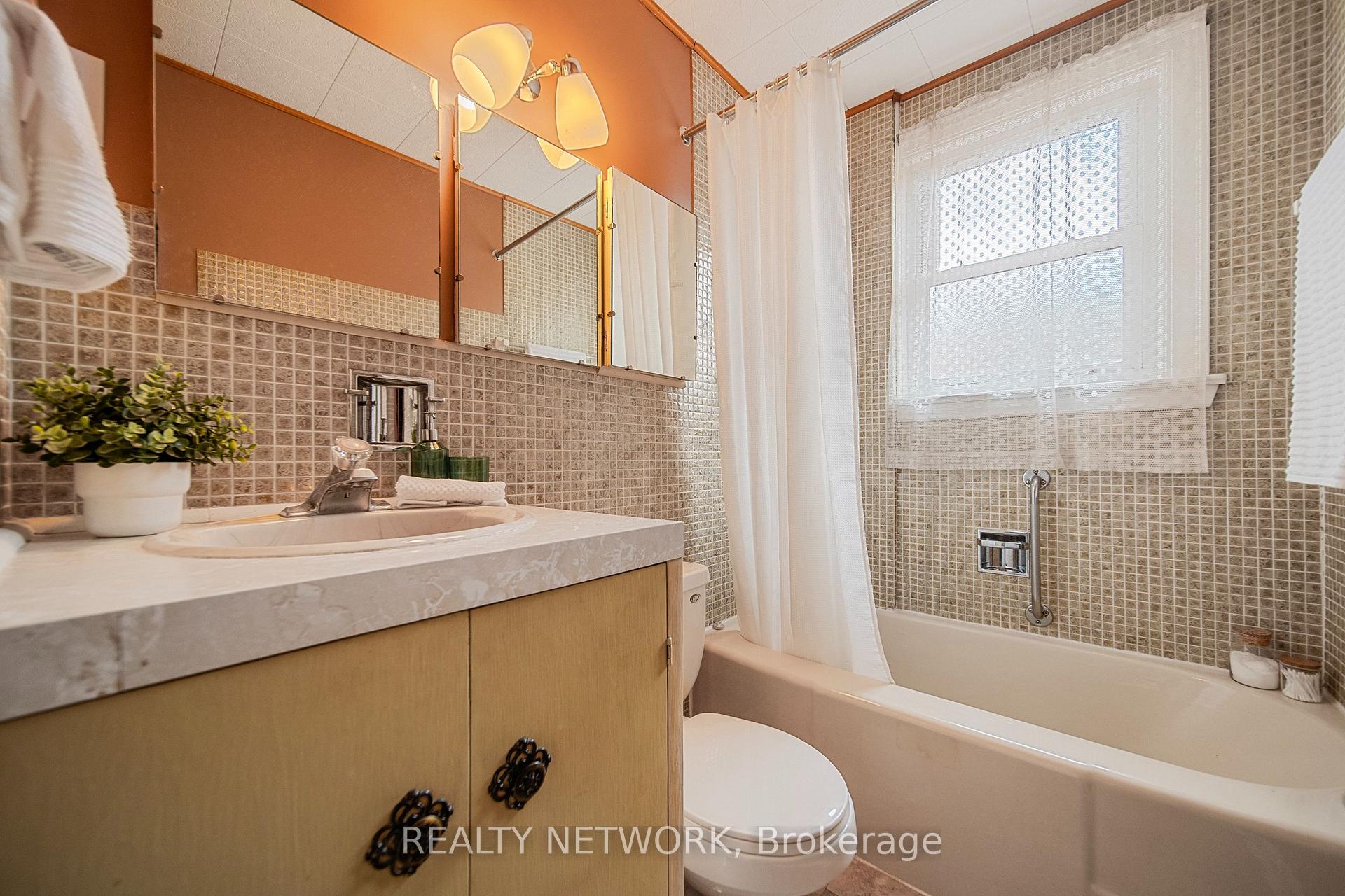 Photo 20 of 549 Upper Wentworth Street, Hamilton, Eastmount — HOMEH