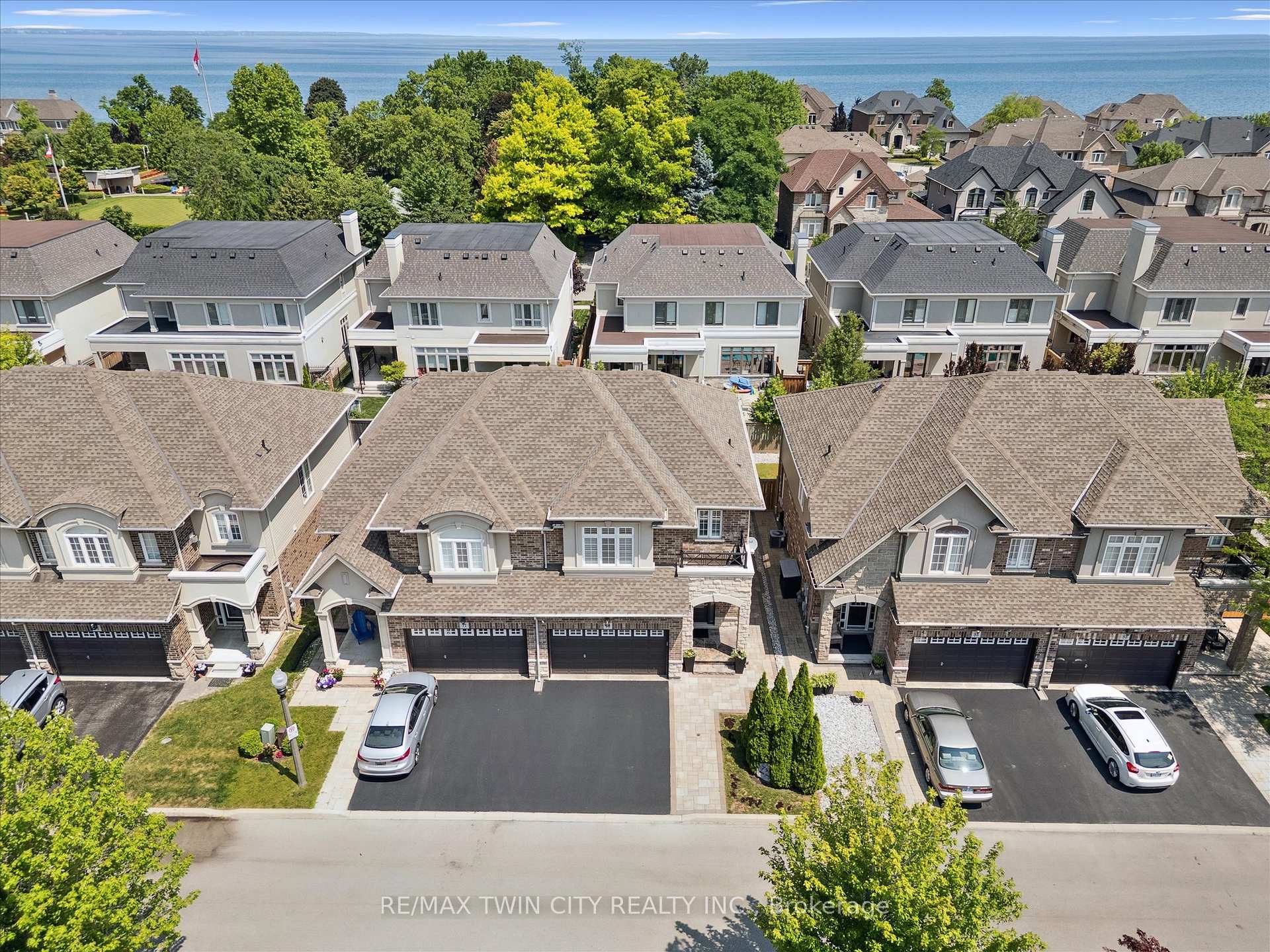 Photo 3 of 79 Padua Crescent, Hamilton, Lakeshore — HOMEH