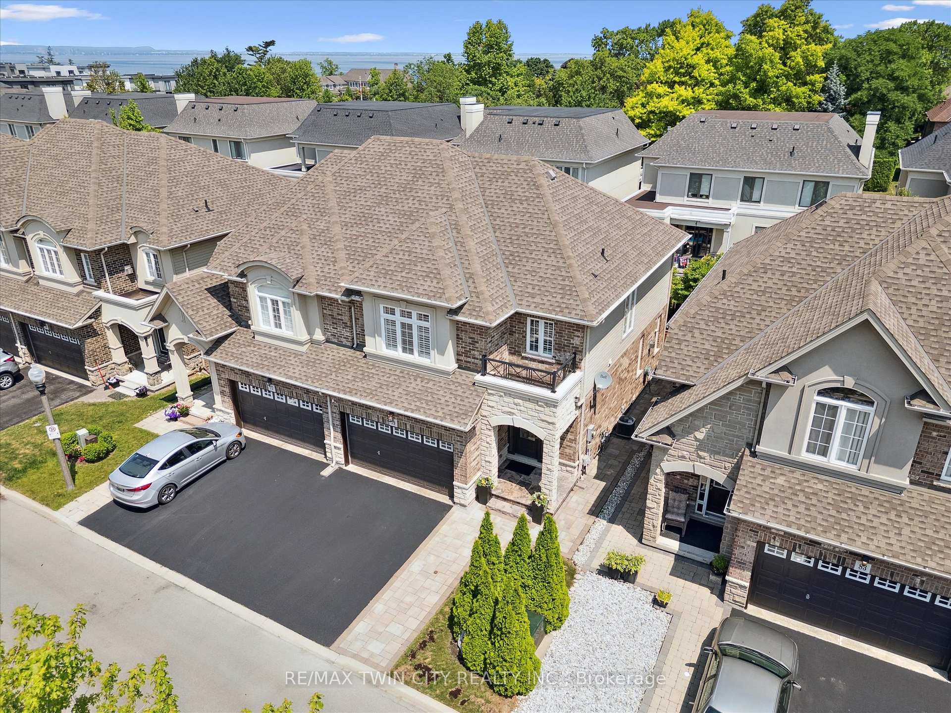 Photo 5 of 79 Padua Crescent, Hamilton, Lakeshore — HOMEH