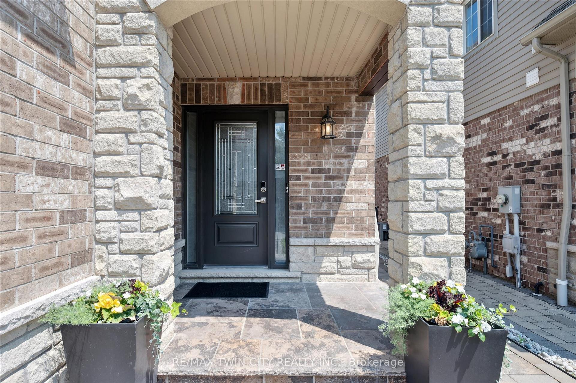 Photo 8 of 79 Padua Crescent, Hamilton, Lakeshore — HOMEH
