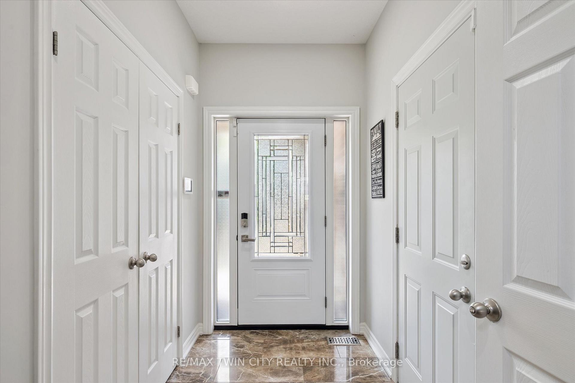 Photo 9 of 79 Padua Crescent, Hamilton, Lakeshore — HOMEH