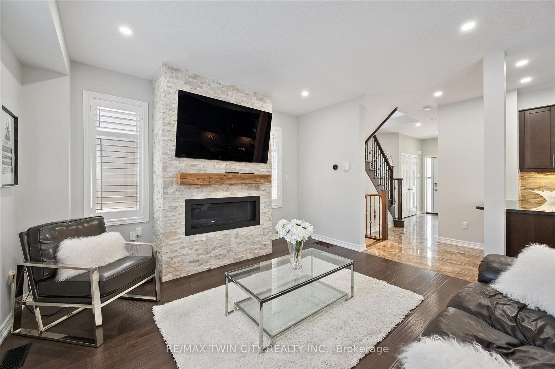 Photo 12 of 79 Padua Crescent, Hamilton, Lakeshore — HOMEH