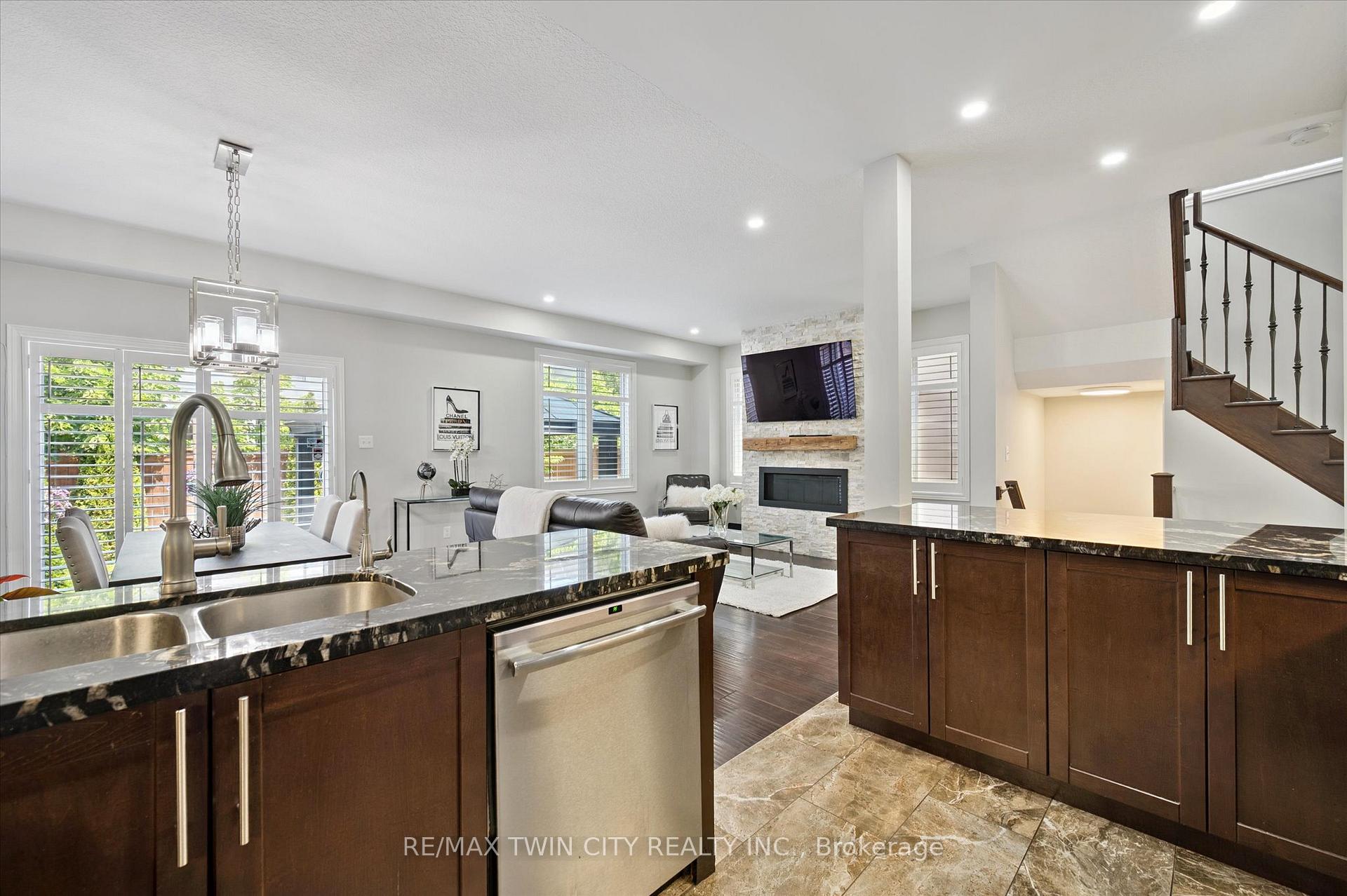 Photo 17 of 79 Padua Crescent, Hamilton, Lakeshore — HOMEH