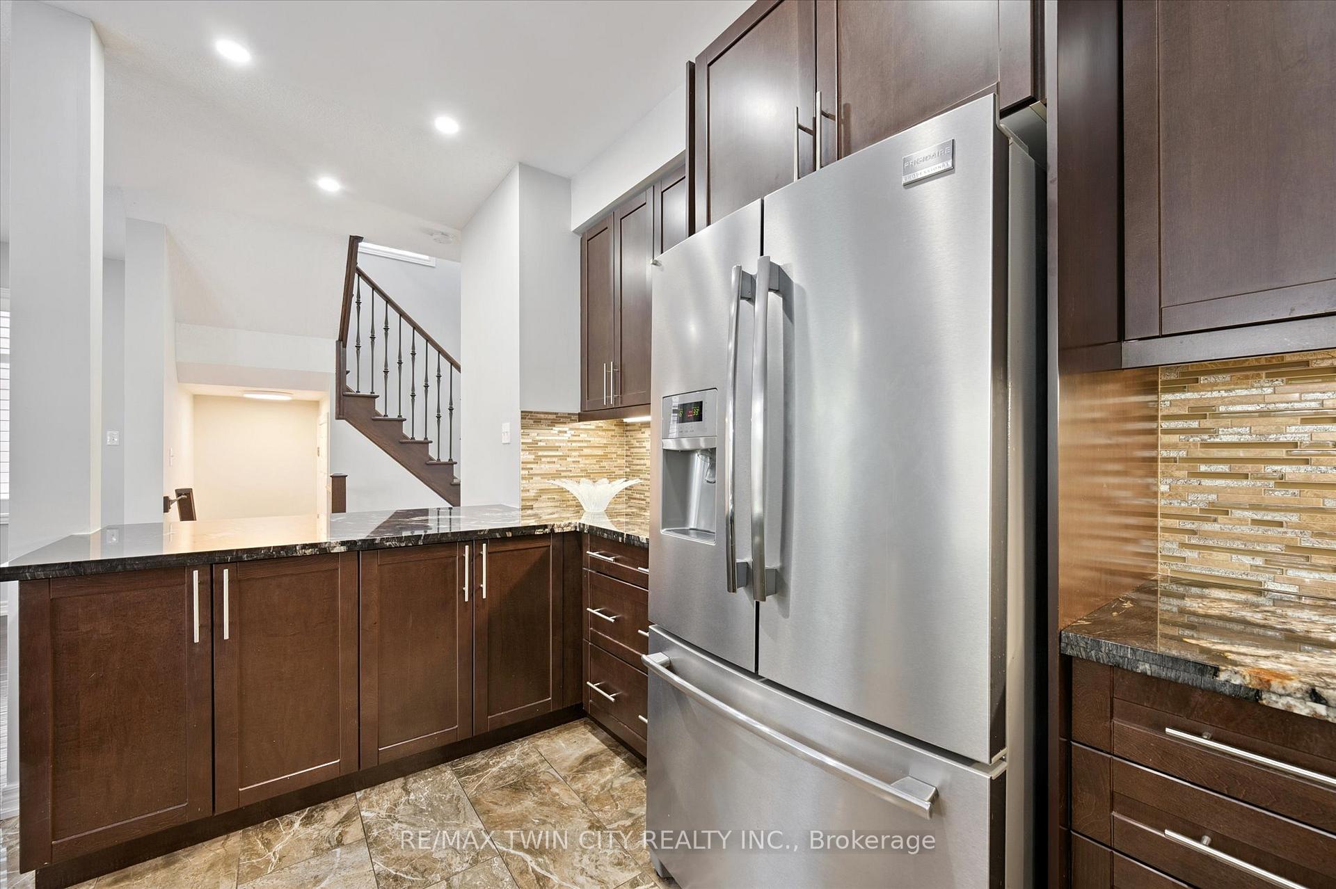Photo 18 of 79 Padua Crescent, Hamilton, Lakeshore — HOMEH
