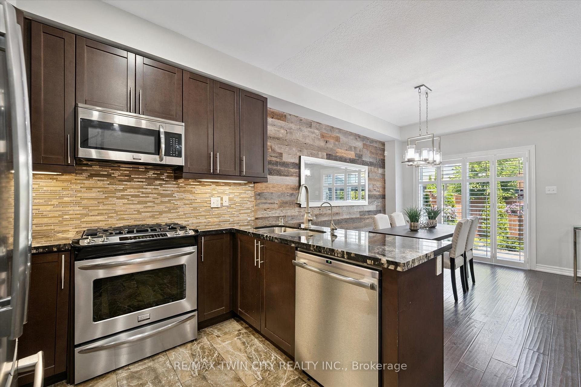 Photo 19 of 79 Padua Crescent, Hamilton, Lakeshore — HOMEH