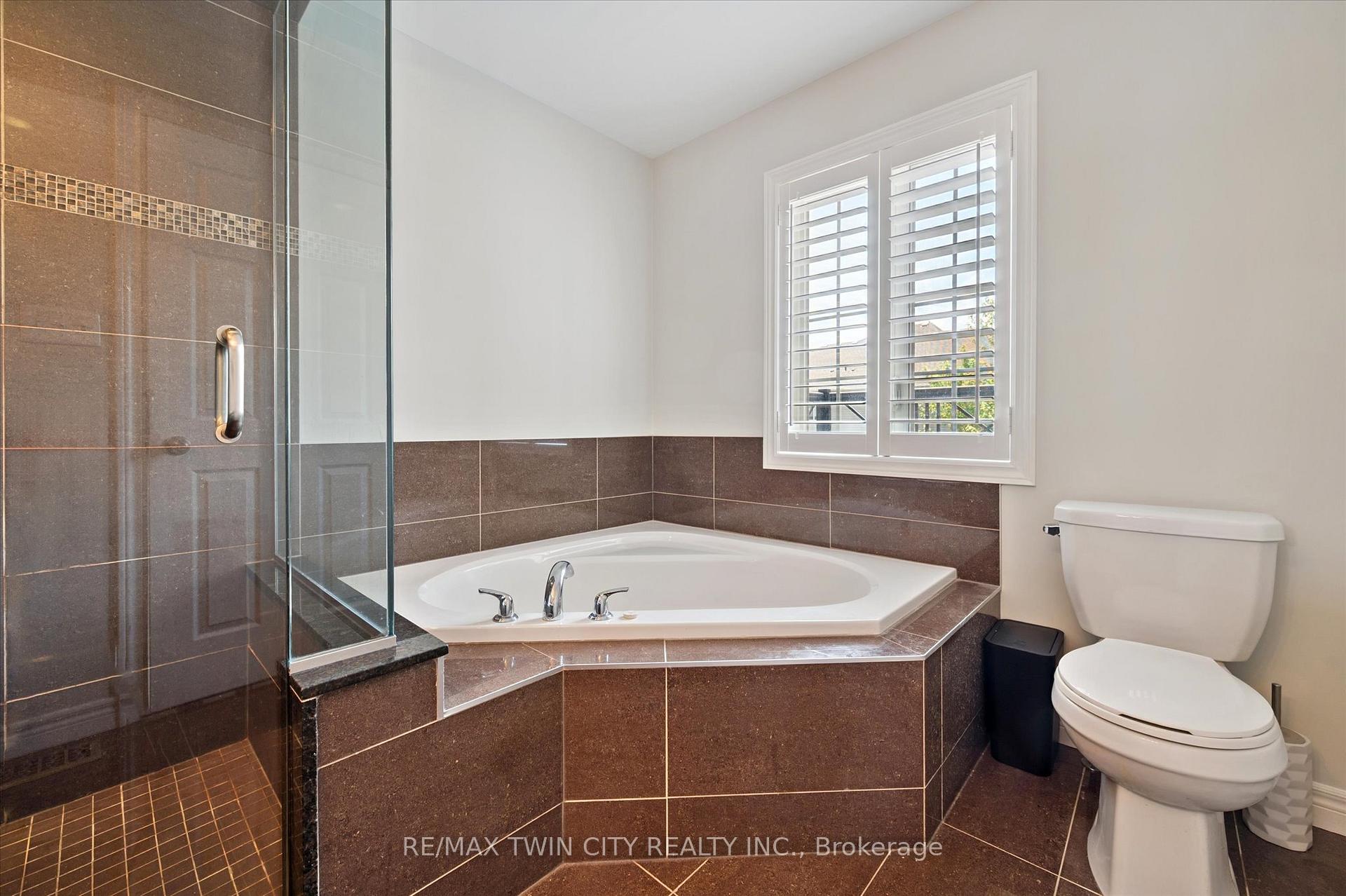 Photo 24 of 79 Padua Crescent, Hamilton, Lakeshore — HOMEH