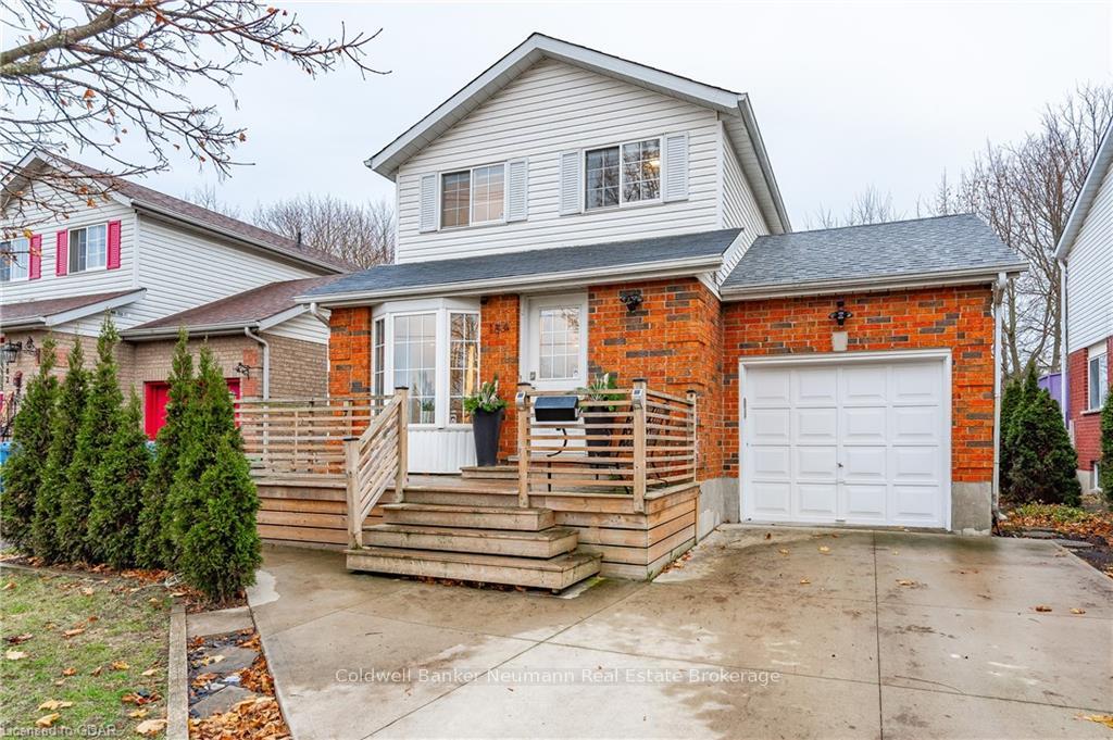 Front of 184 Dufferin St Street