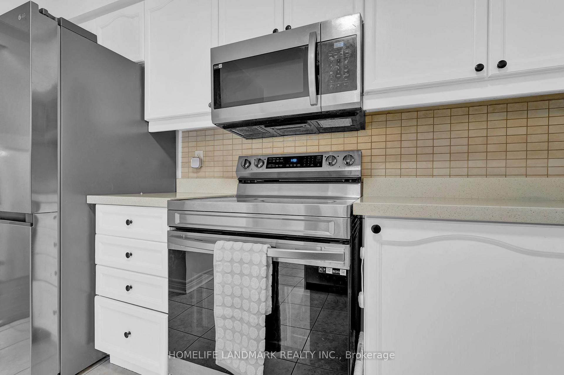 Photo 16 of 168 Bottrell Street, Clarington, Bowmanville — HOMEH