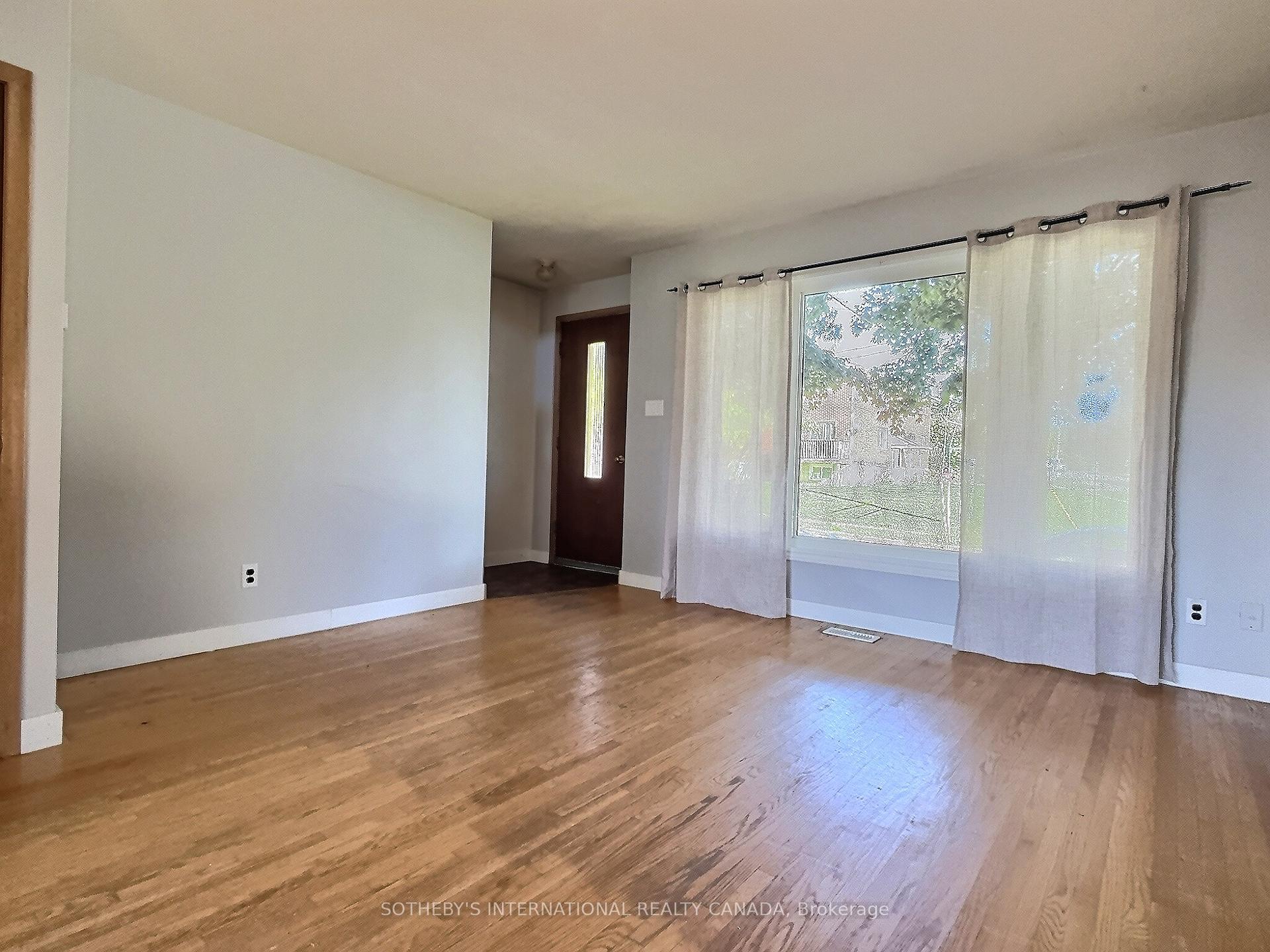 Photo 2 of 27 Hilltop Drive, Cambridge — HOMEH