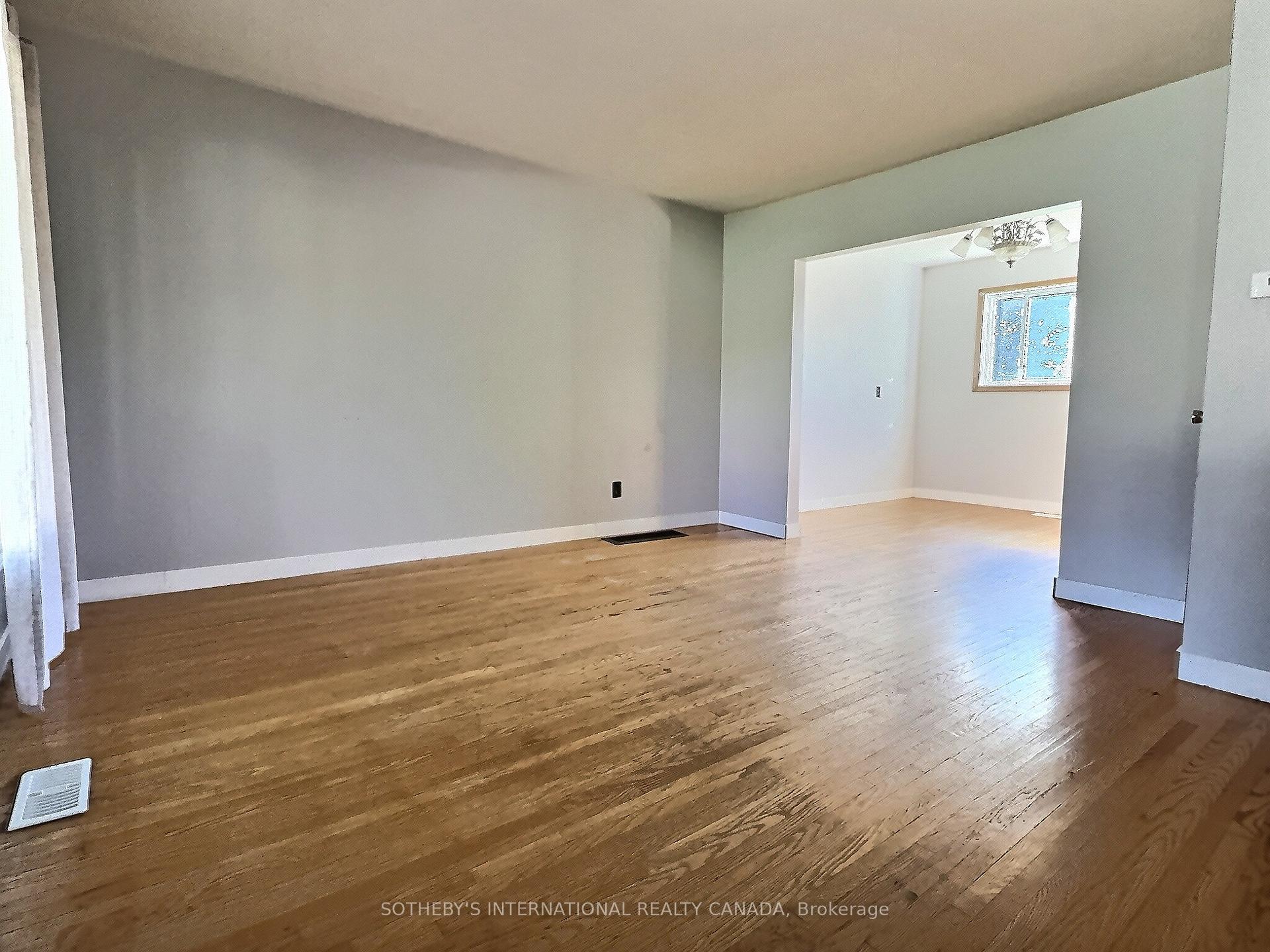 Photo 3 of 27 Hilltop Drive, Cambridge — HOMEH