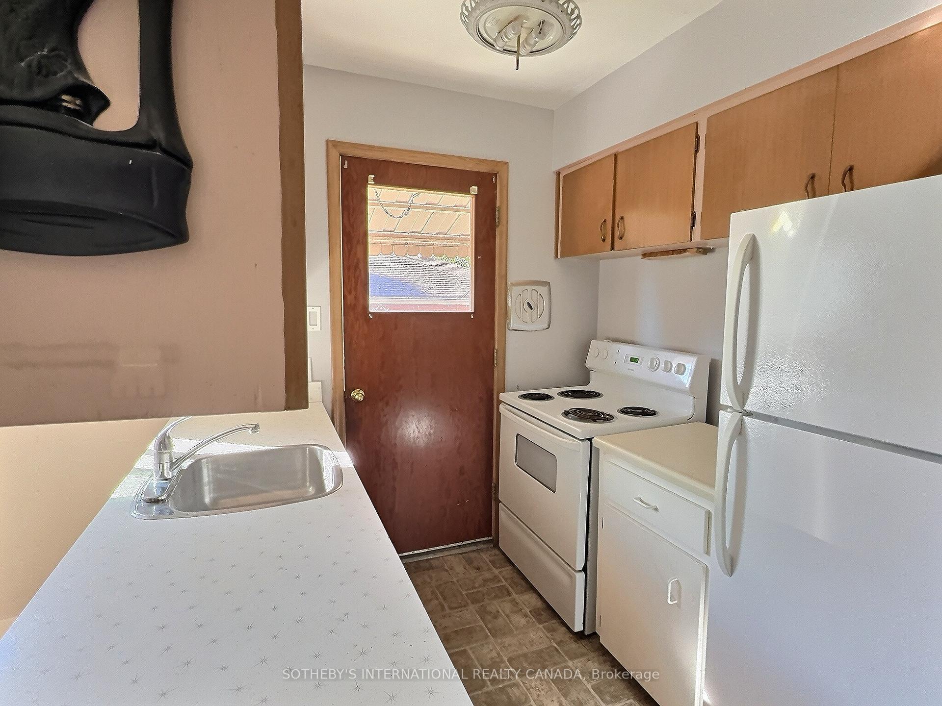 Photo 10 of 27 Hilltop Drive, Cambridge — HOMEH