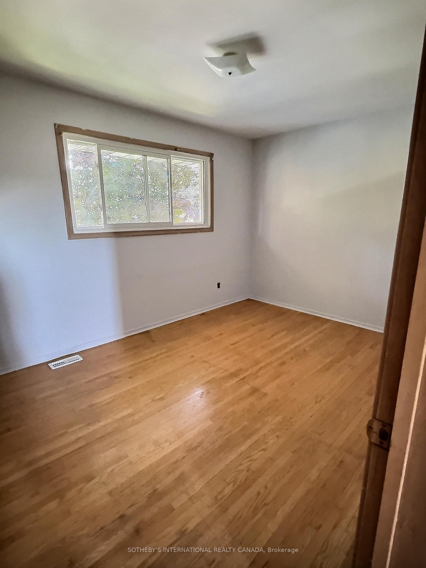 Photo 13 of 27 Hilltop Drive, Cambridge — HOMEH