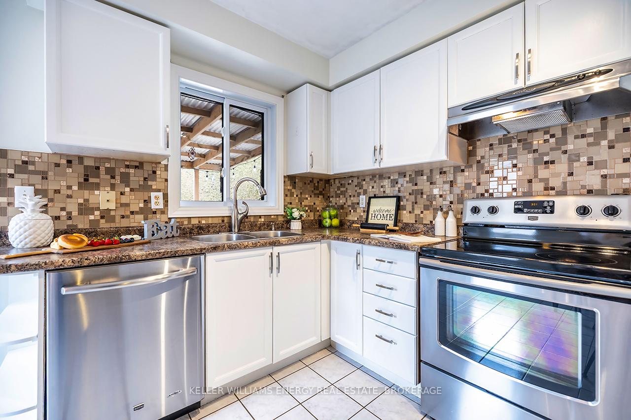 Photo 13 of 42 Goodwin Avenue, Clarington, Bowmanville — HOMEH
