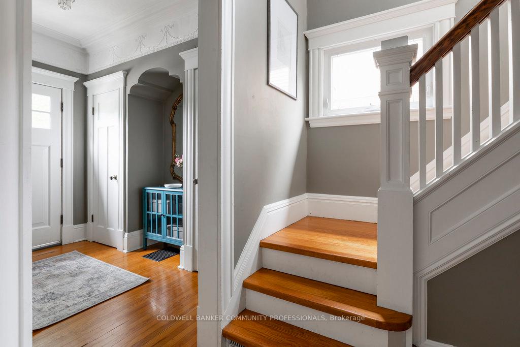 Photo 4 of 431 Dundurn Street S, Hamilton, Kirkendall — HOMEH