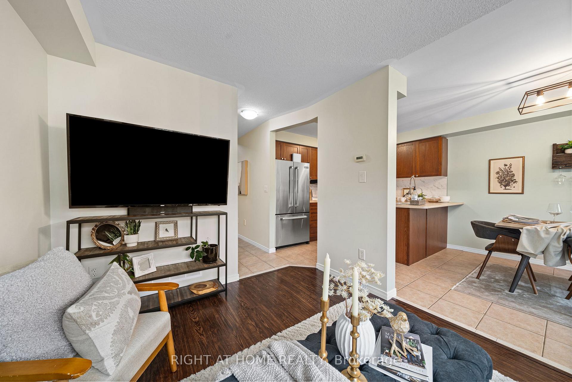 Photo 11 of 14 Dodds Square, Clarington, Bowmanville — HOMEH