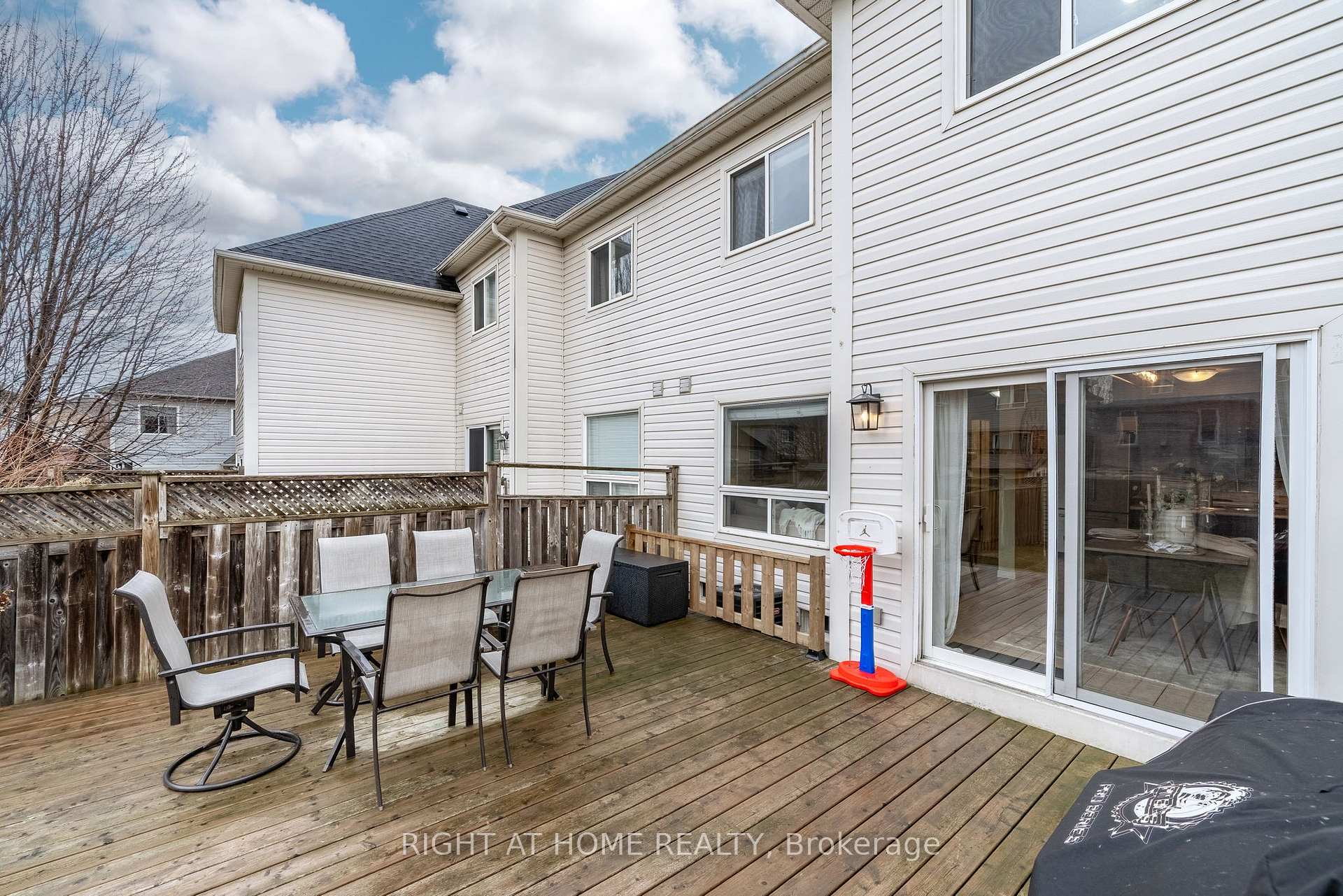 Photo 37 of 14 Dodds Square, Clarington, Bowmanville — HOMEH