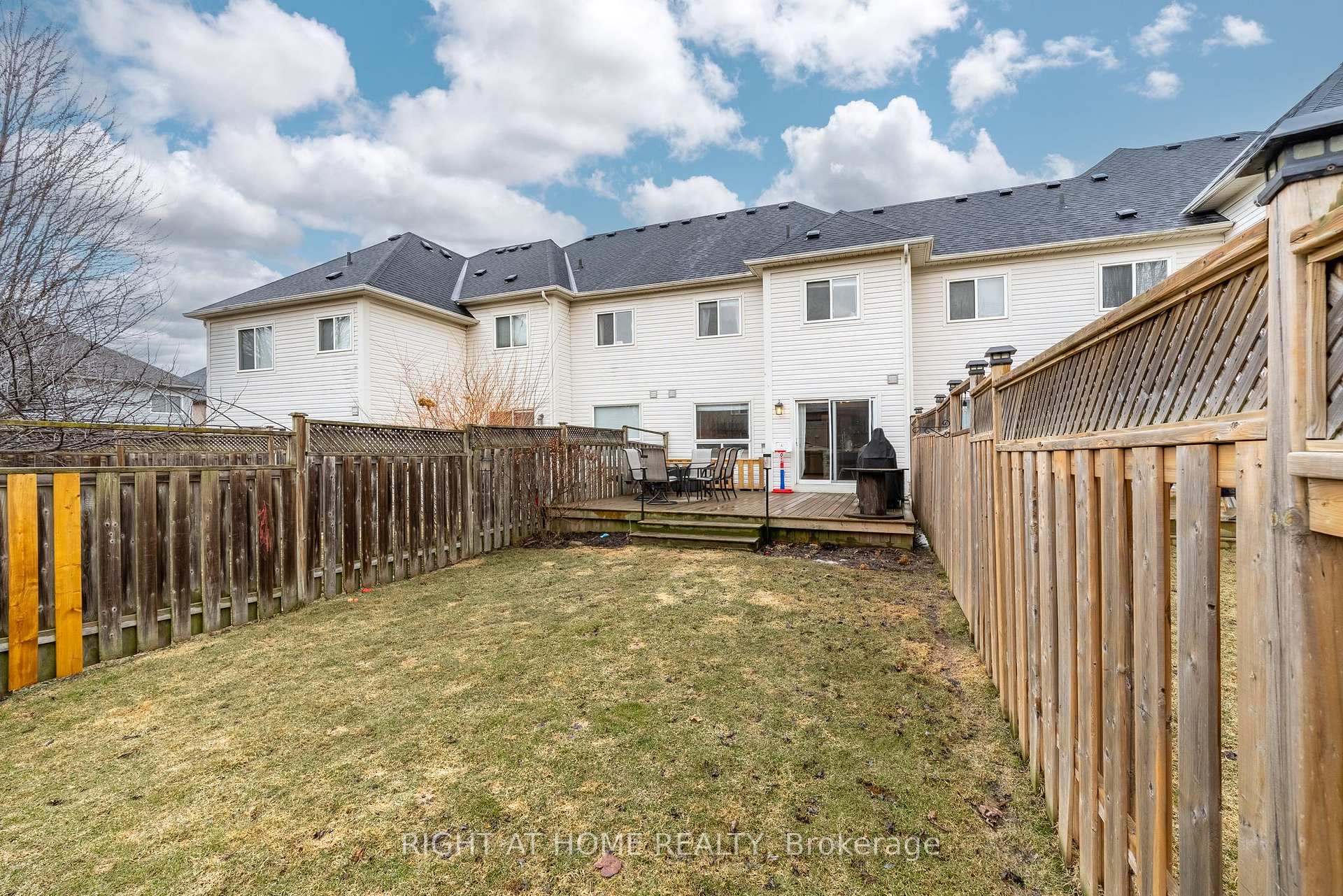 Photo 42 of 14 Dodds Square, Clarington, Bowmanville — HOMEH