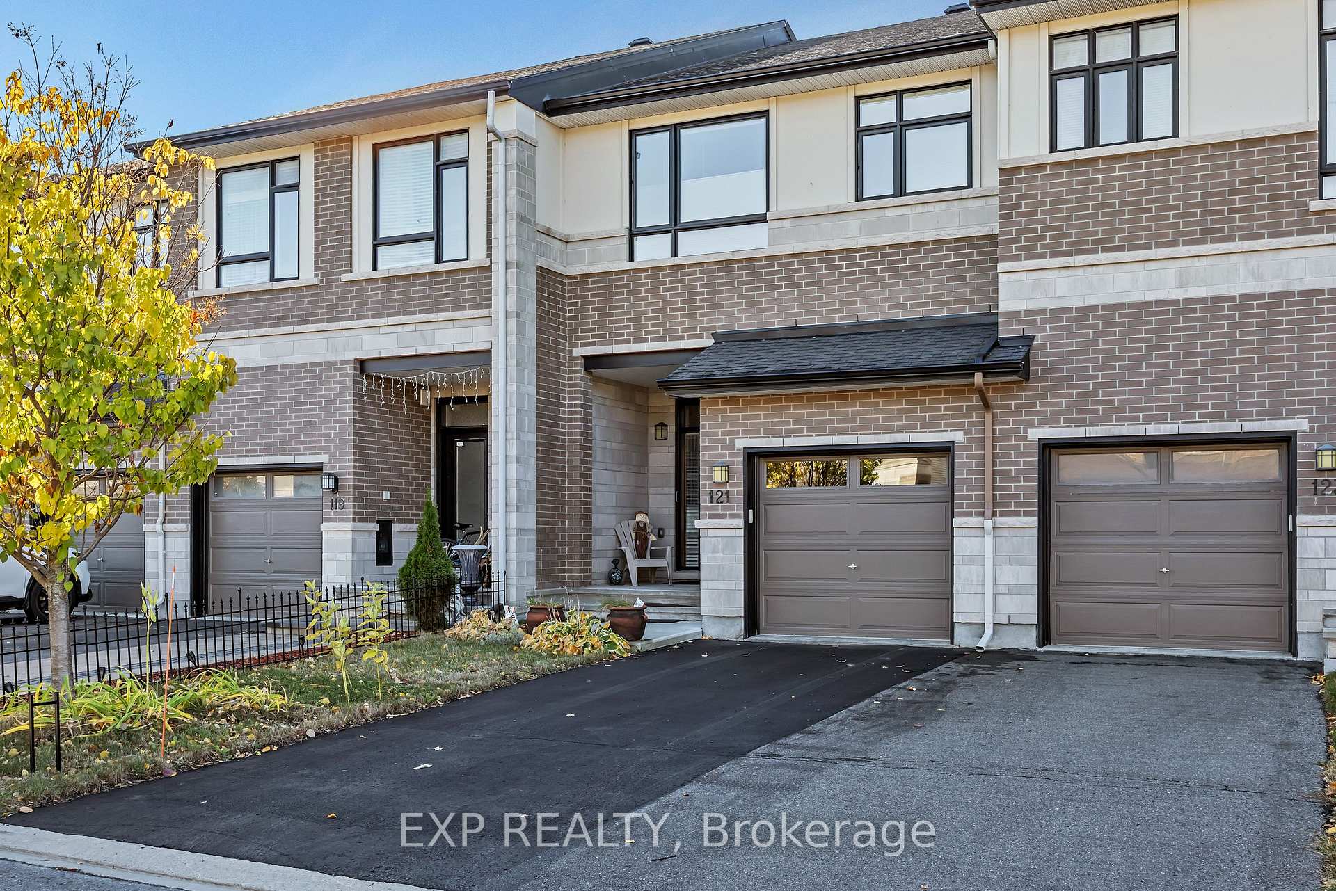 Photo 2 of 121 Mattingly Way, Ottawa, Riverside South/Gloucester Glen — HOMEH