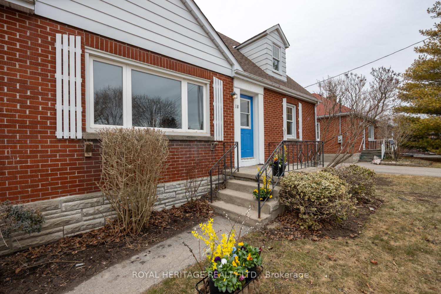 Photo 2 of 18 Orchardview Boulevard, Clarington, Bowmanville — HOMEH