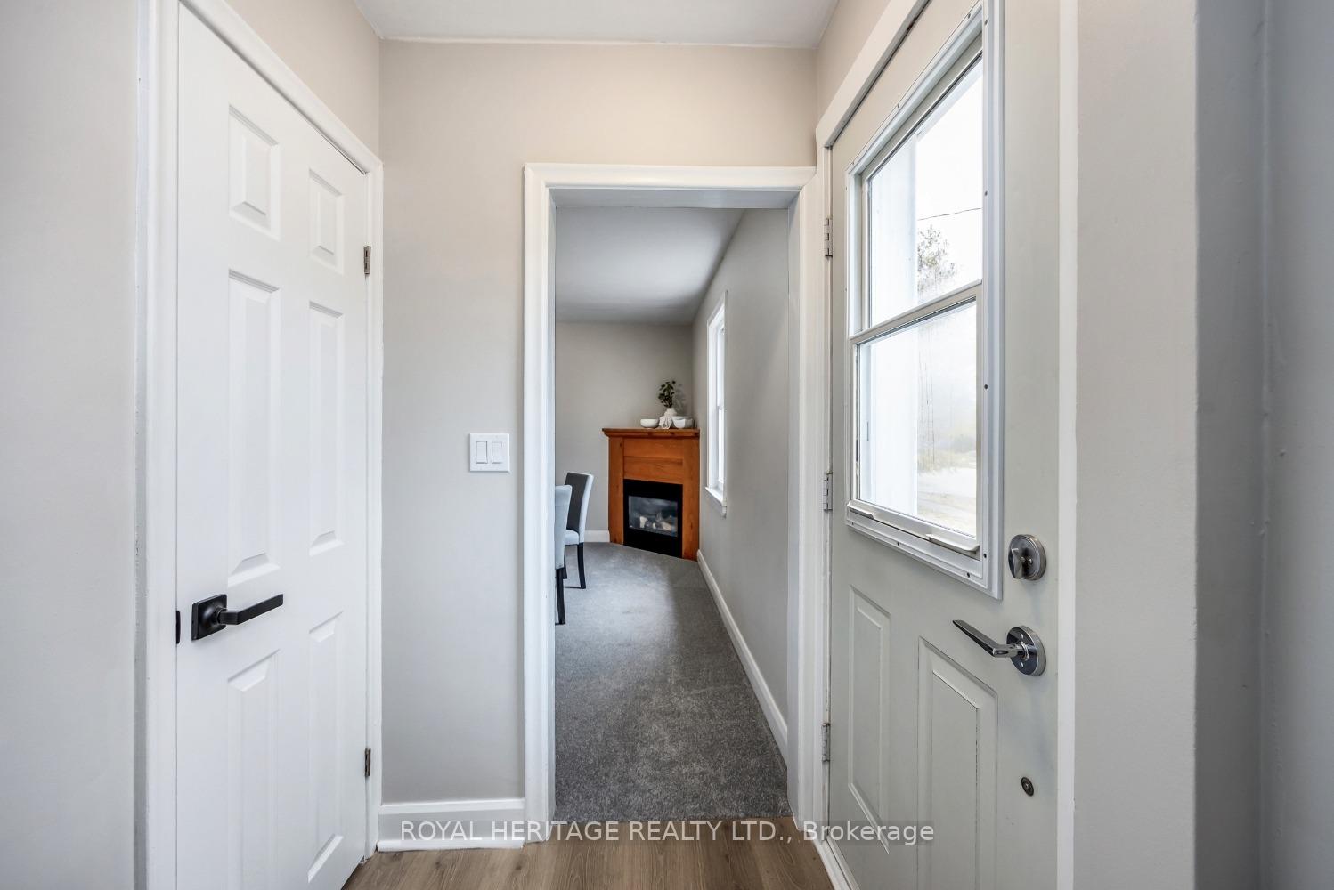 Photo 3 of 18 Orchardview Boulevard, Clarington, Bowmanville — HOMEH