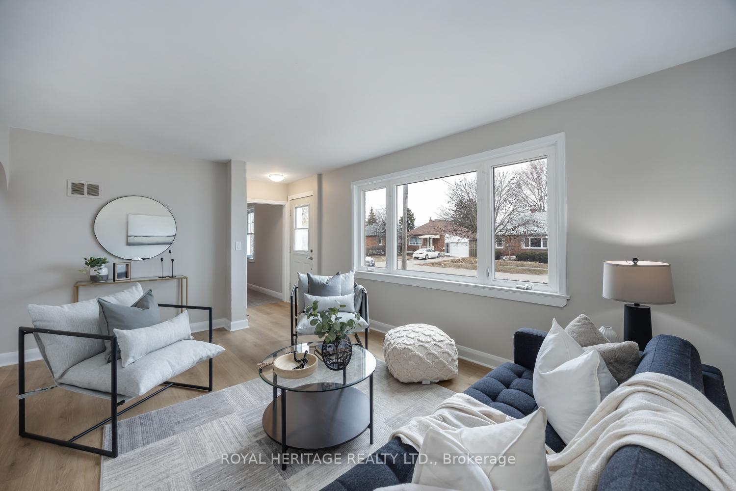 Photo 6 of 18 Orchardview Boulevard, Clarington, Bowmanville — HOMEH