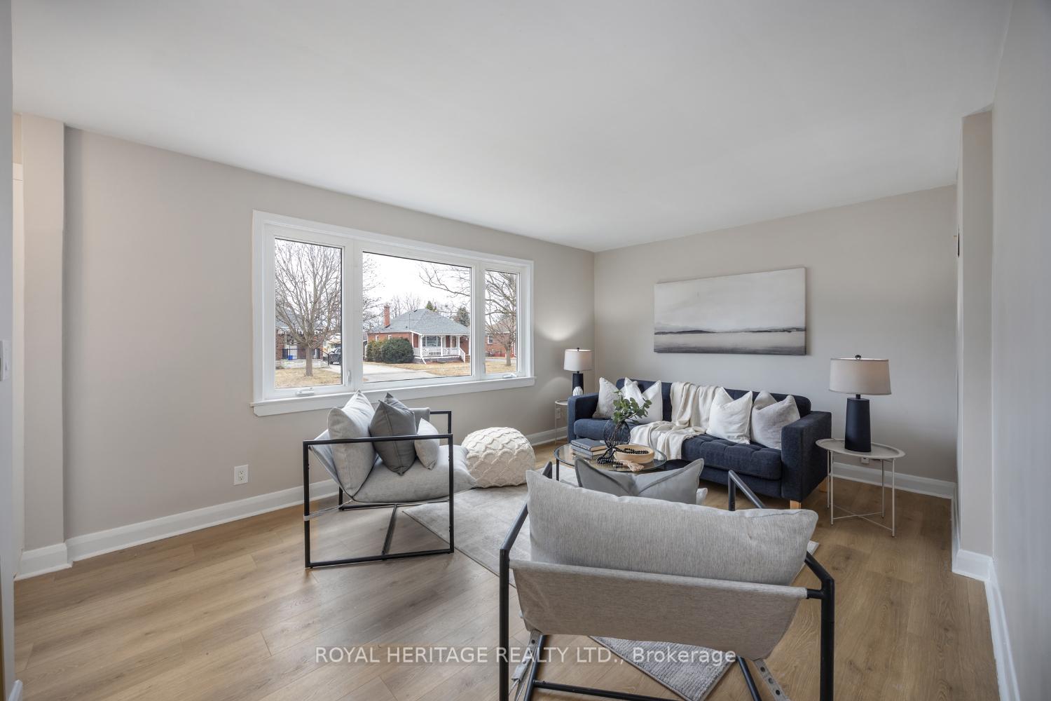 Photo 7 of 18 Orchardview Boulevard, Clarington, Bowmanville — HOMEH