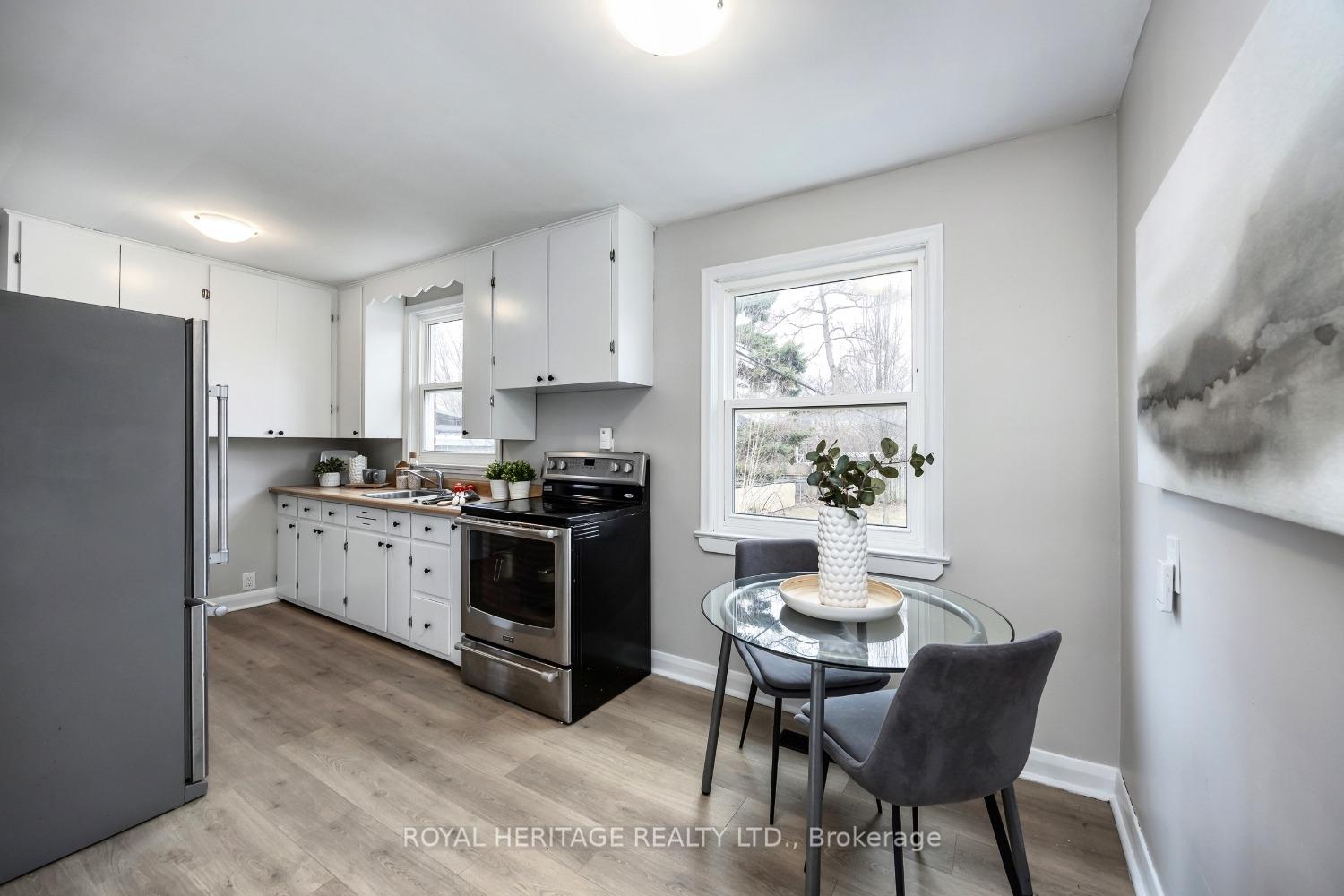 Photo 9 of 18 Orchardview Boulevard, Clarington, Bowmanville — HOMEH