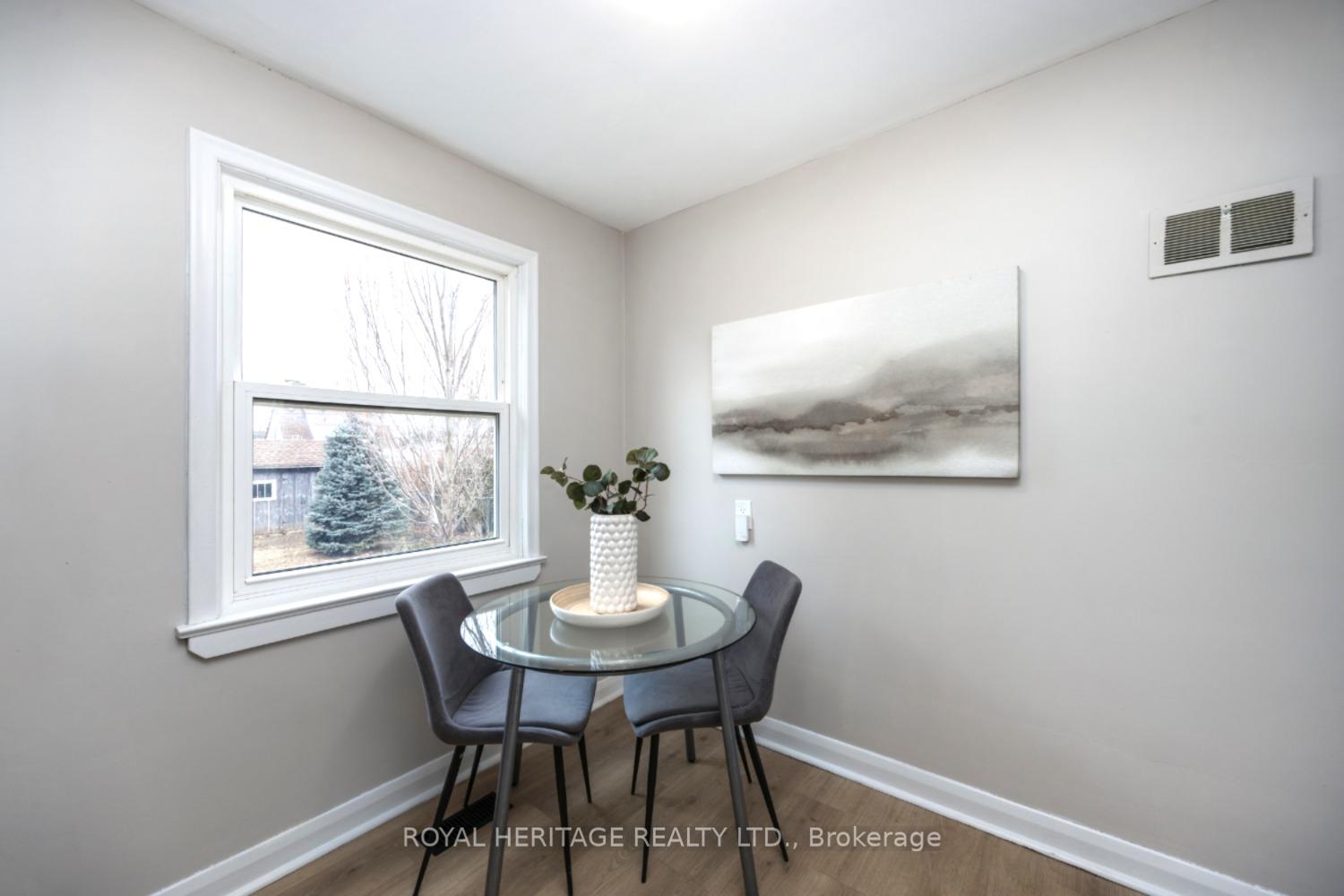 Photo 10 of 18 Orchardview Boulevard, Clarington, Bowmanville — HOMEH