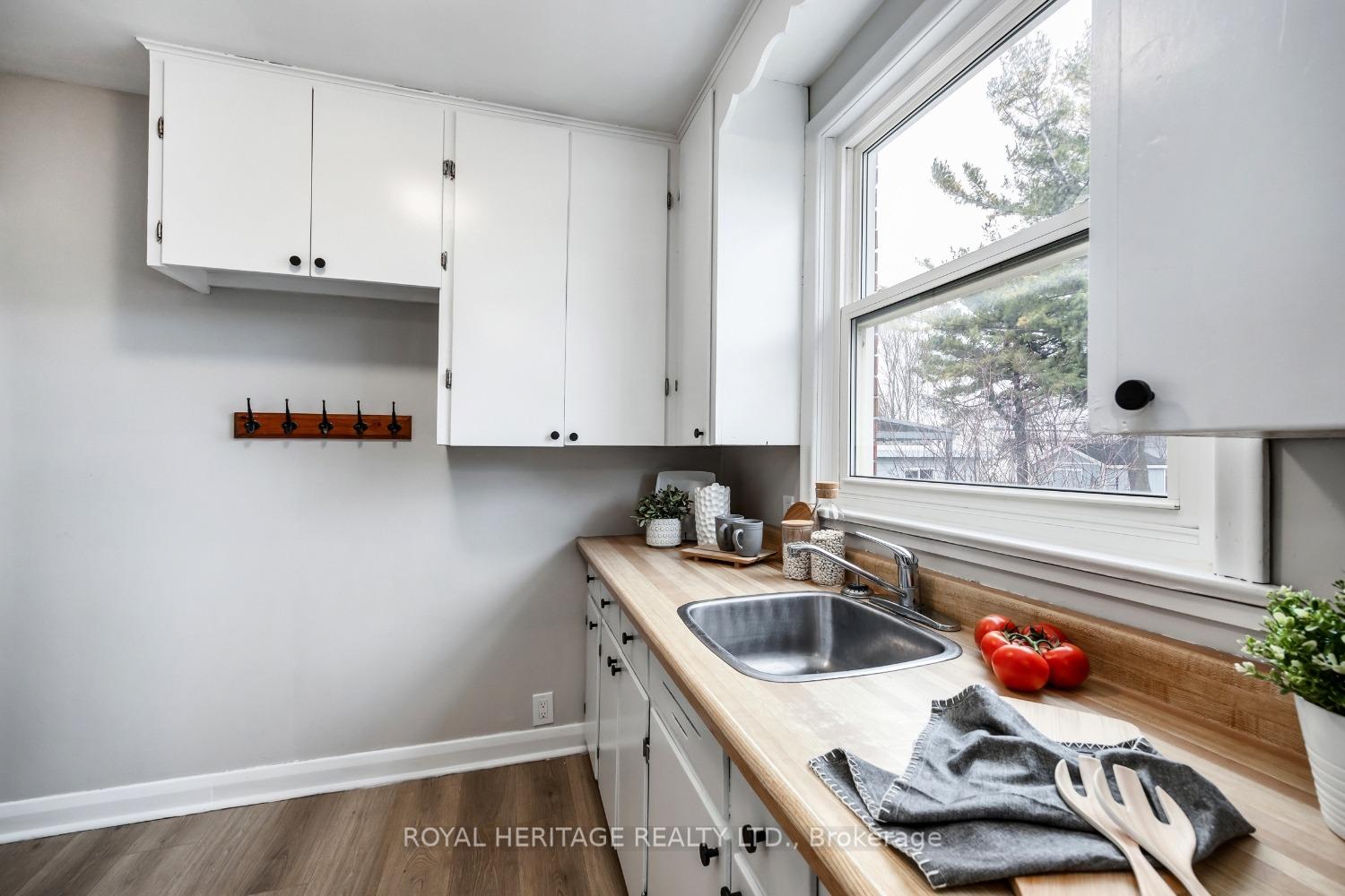 Photo 12 of 18 Orchardview Boulevard, Clarington, Bowmanville — HOMEH