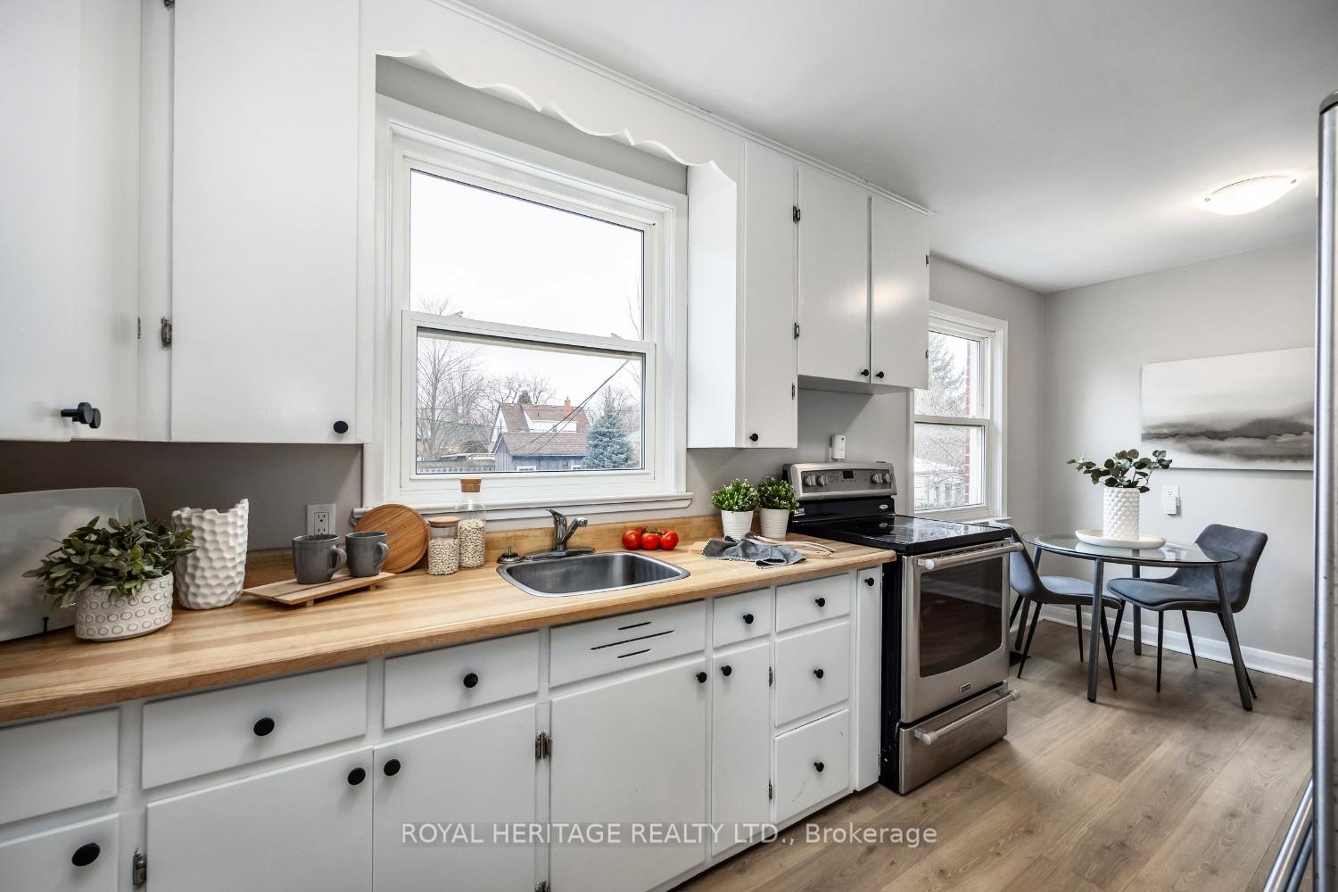Photo 13 of 18 Orchardview Boulevard, Clarington, Bowmanville — HOMEH