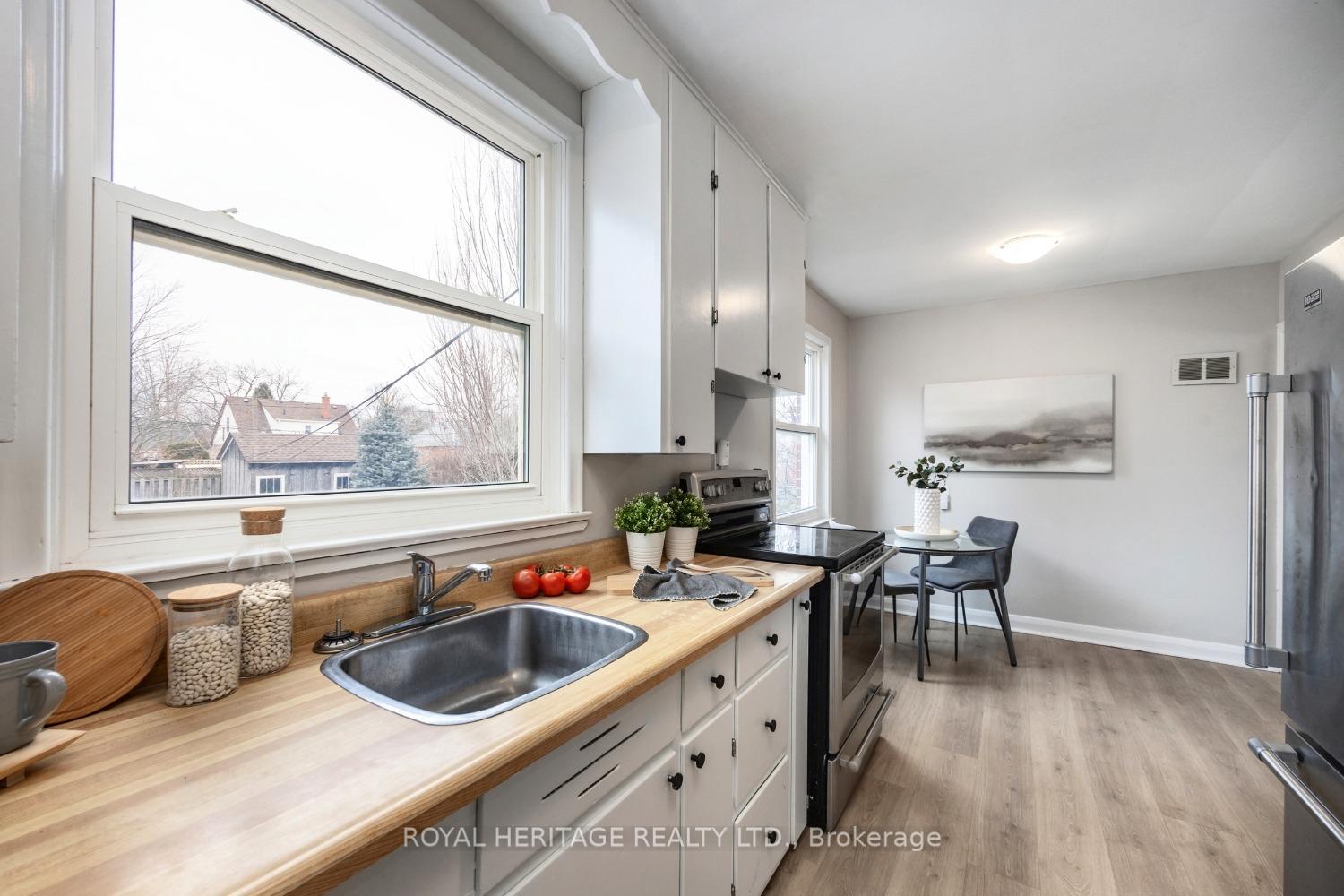 Photo 14 of 18 Orchardview Boulevard, Clarington, Bowmanville — HOMEH