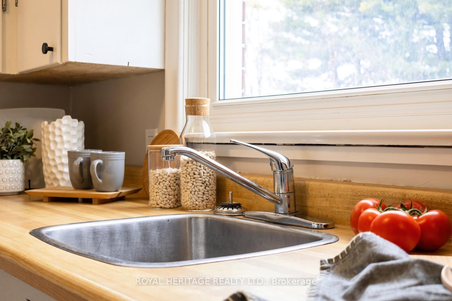 Photo 15 of 18 Orchardview Boulevard, Clarington, Bowmanville — HOMEH