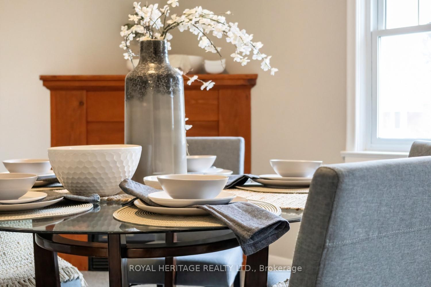 Photo 20 of 18 Orchardview Boulevard, Clarington, Bowmanville — HOMEH