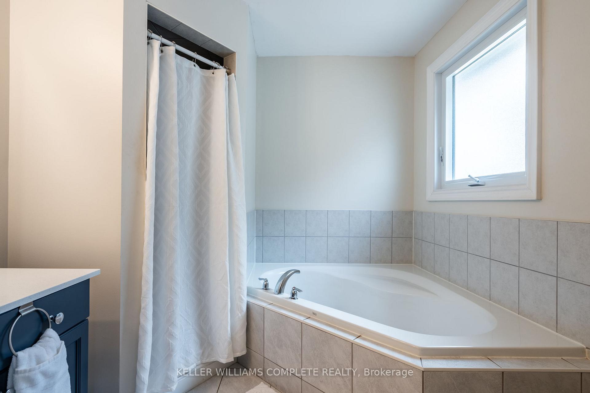 Photo 19 of 12 Giovanna Drive, Hamilton, Sheldon — HOMEH