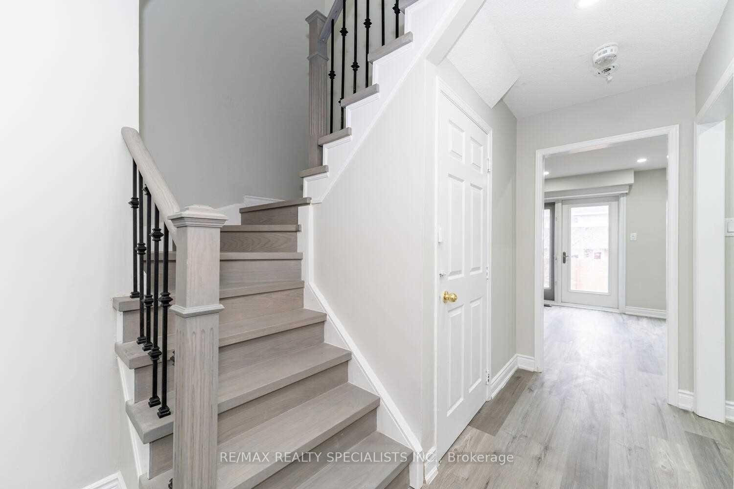 Photo 2 of Unit Upper, 10 Sandmere Avenue, Brampton, Heart Lake West — HOMEH