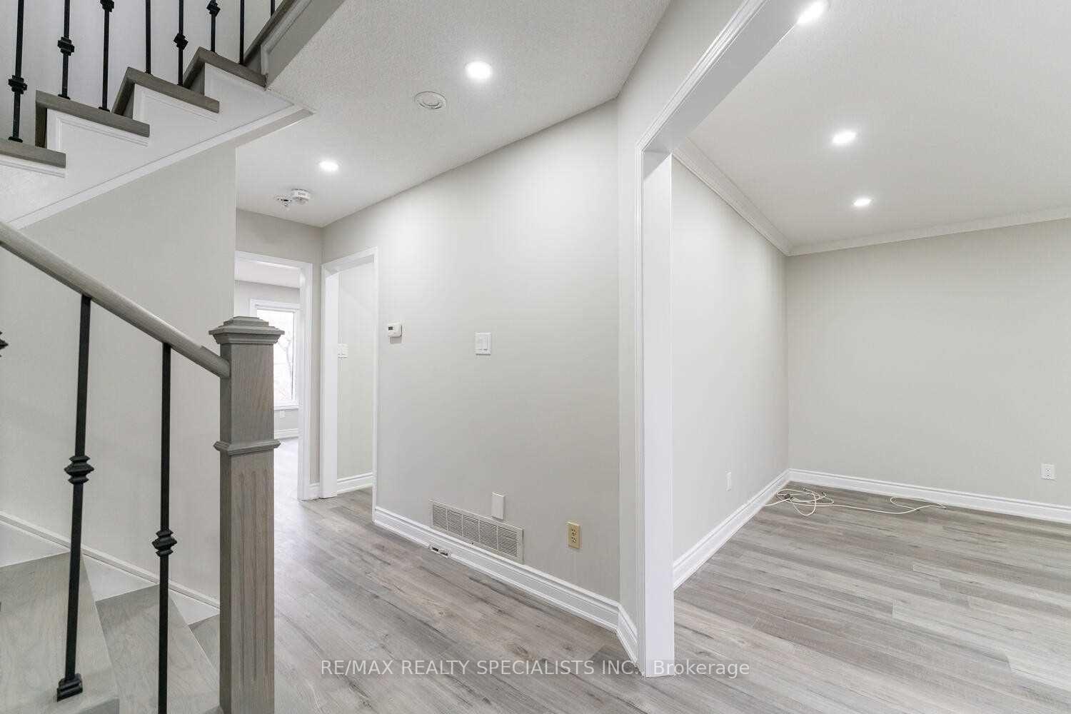Photo 5 of Unit Upper, 10 Sandmere Avenue, Brampton, Heart Lake West — HOMEH