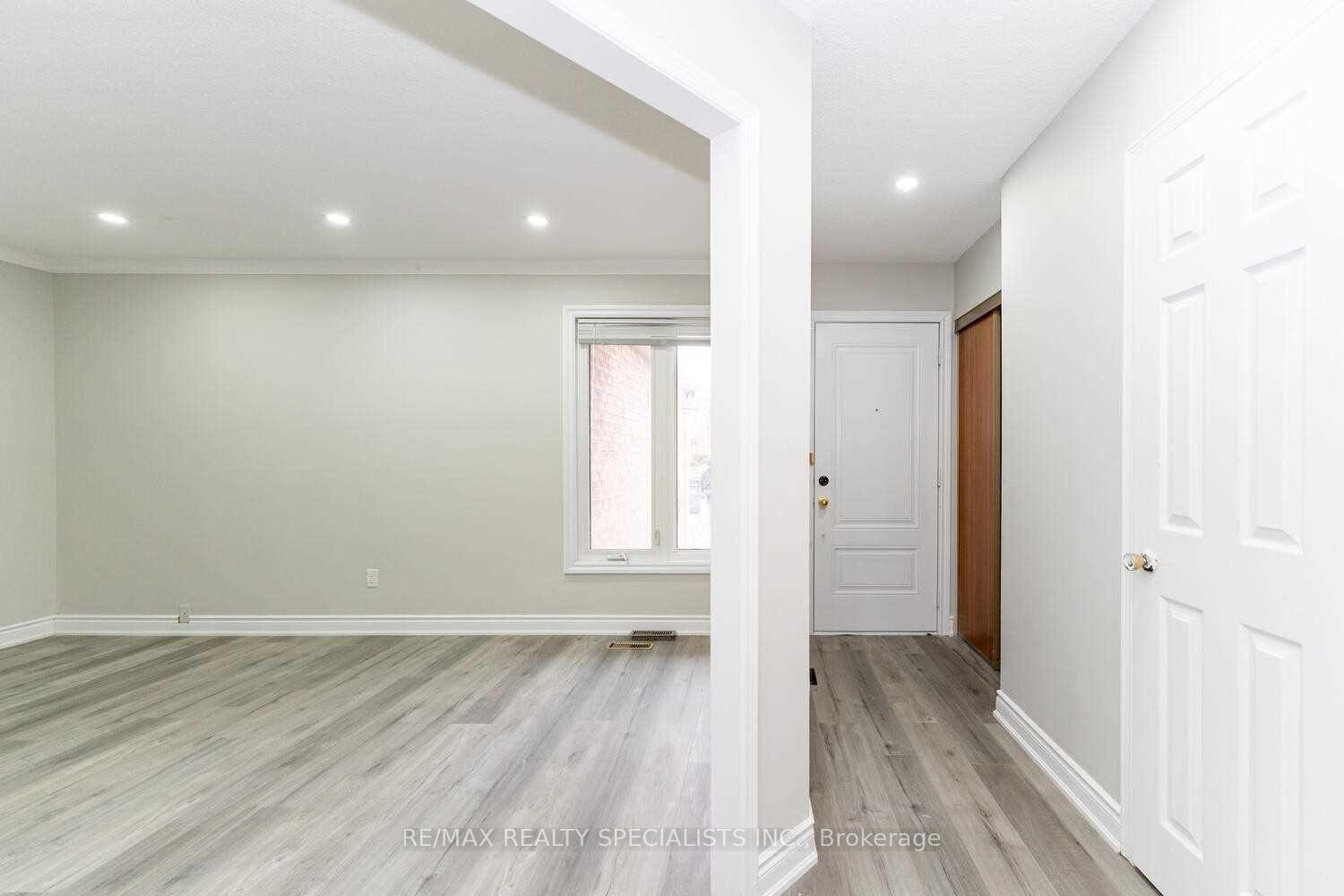 Photo 3 of Unit Upper, 10 Sandmere Avenue, Brampton, Heart Lake West — HOMEH
