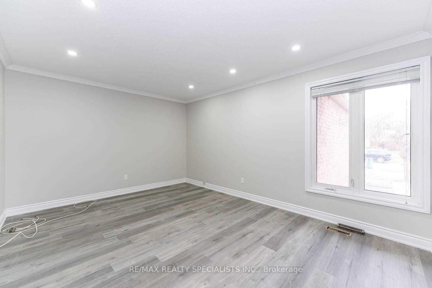 Photo 4 of Unit Upper, 10 Sandmere Avenue, Brampton, Heart Lake West — HOMEH