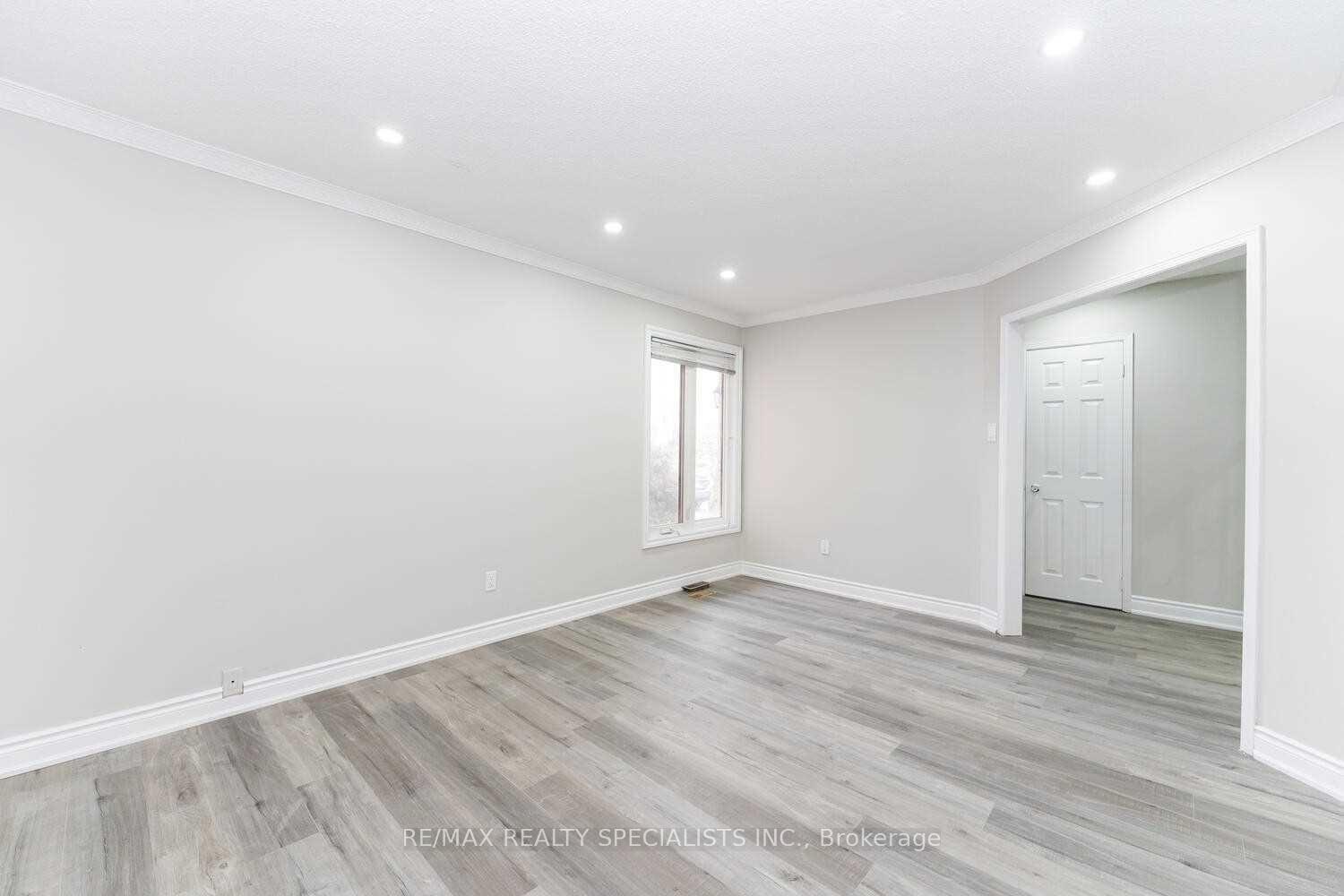 Photo 6 of Unit Upper, 10 Sandmere Avenue, Brampton, Heart Lake West — HOMEH
