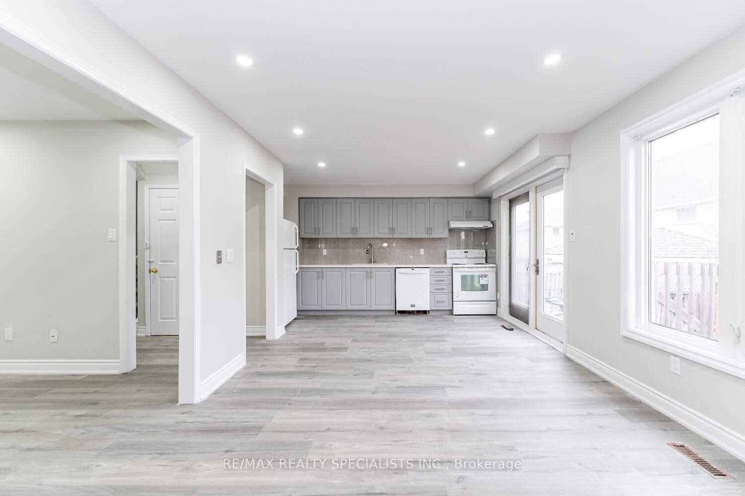 Photo 7 of Unit Upper, 10 Sandmere Avenue, Brampton, Heart Lake West — HOMEH
